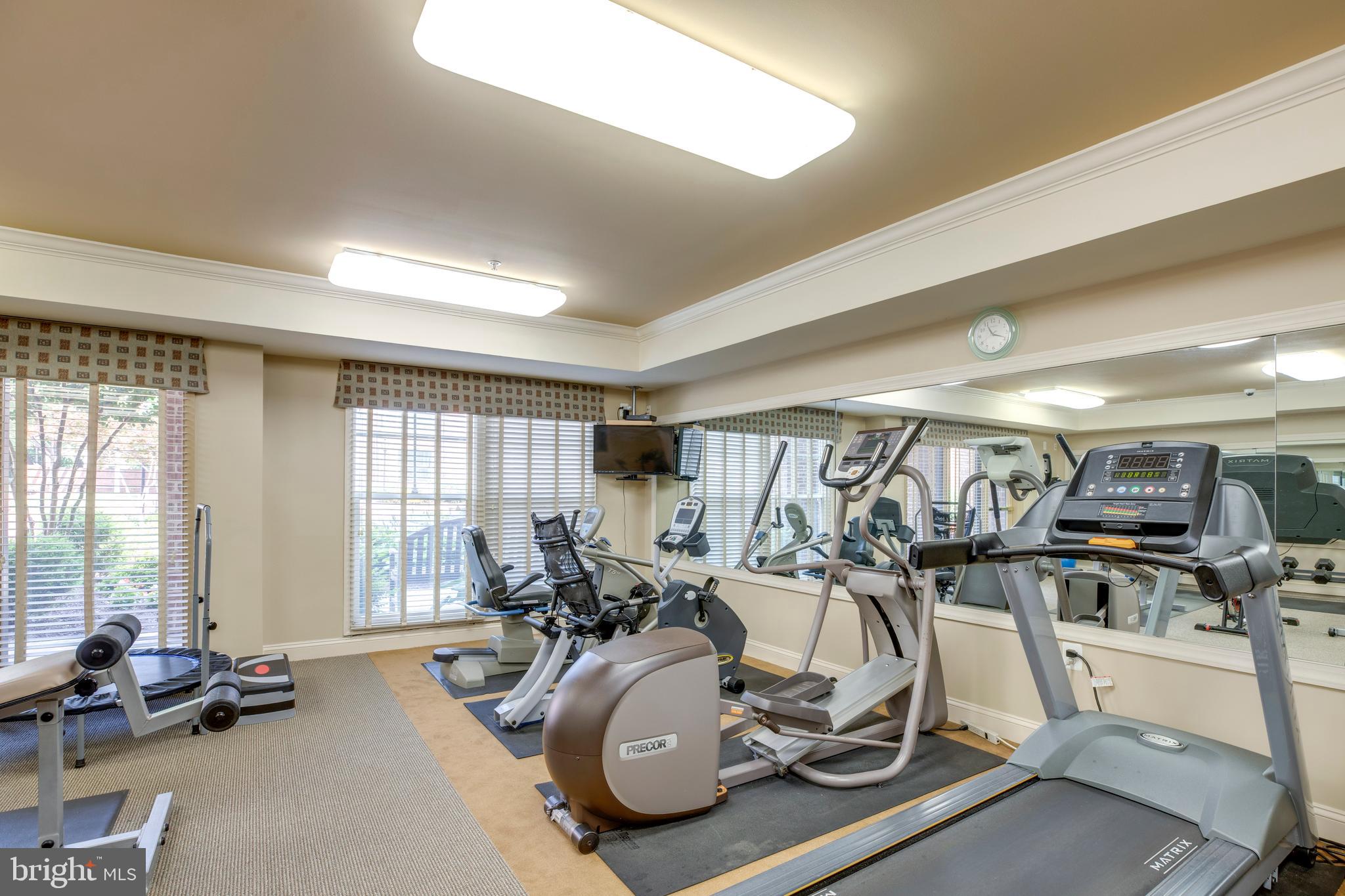 SAINTSBURY PLAZA - Residential