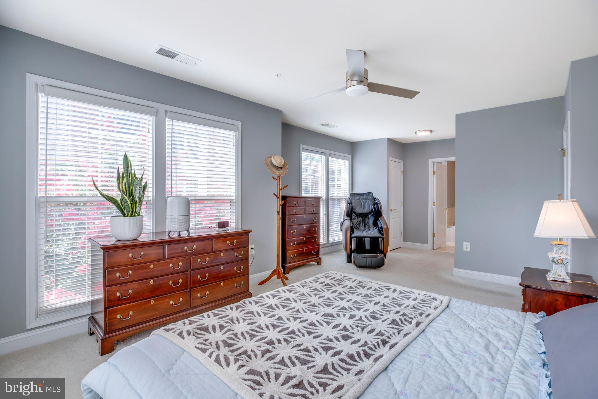 SAINTSBURY PLAZA - Residential