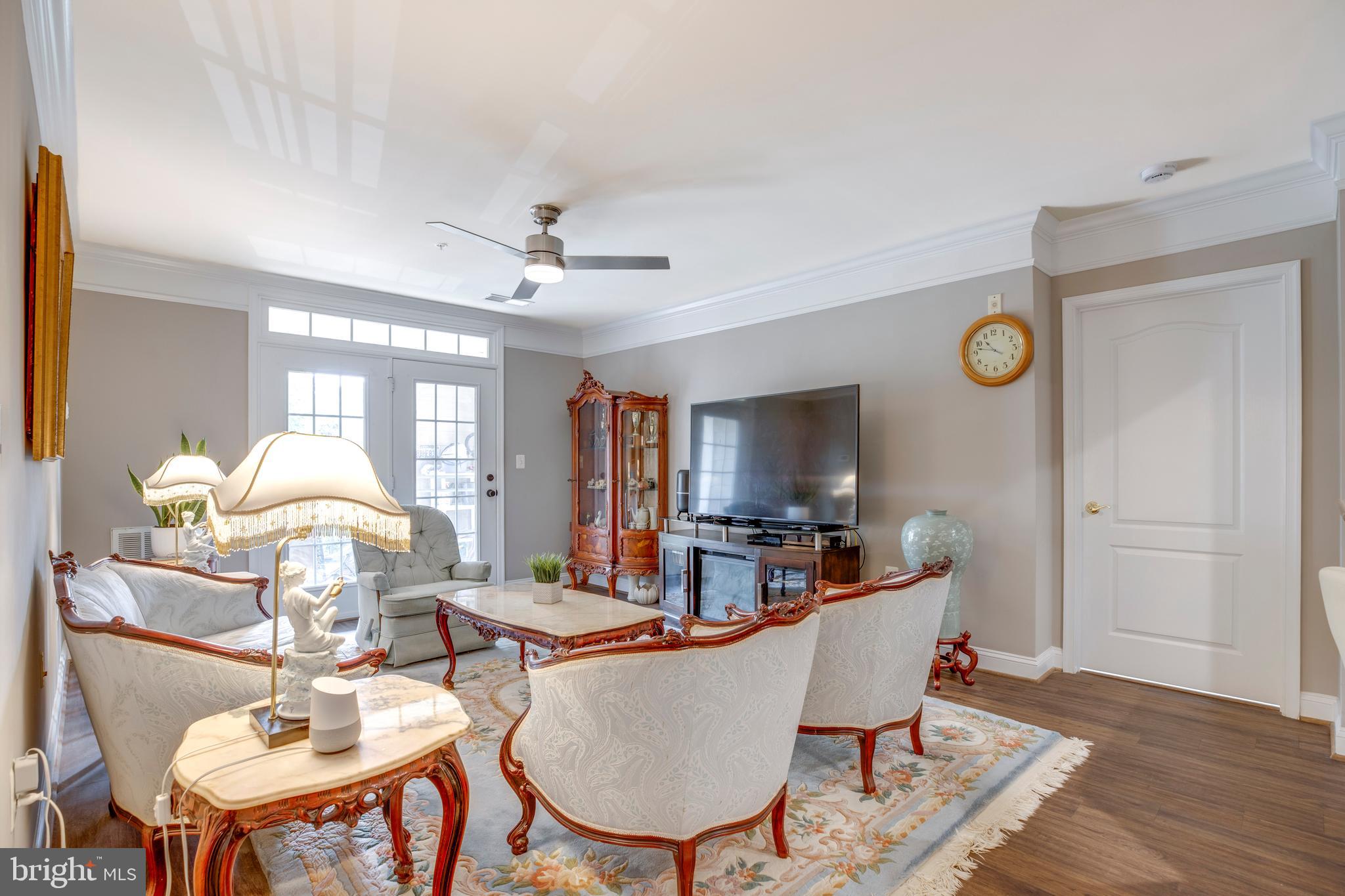 SAINTSBURY PLAZA - Residential