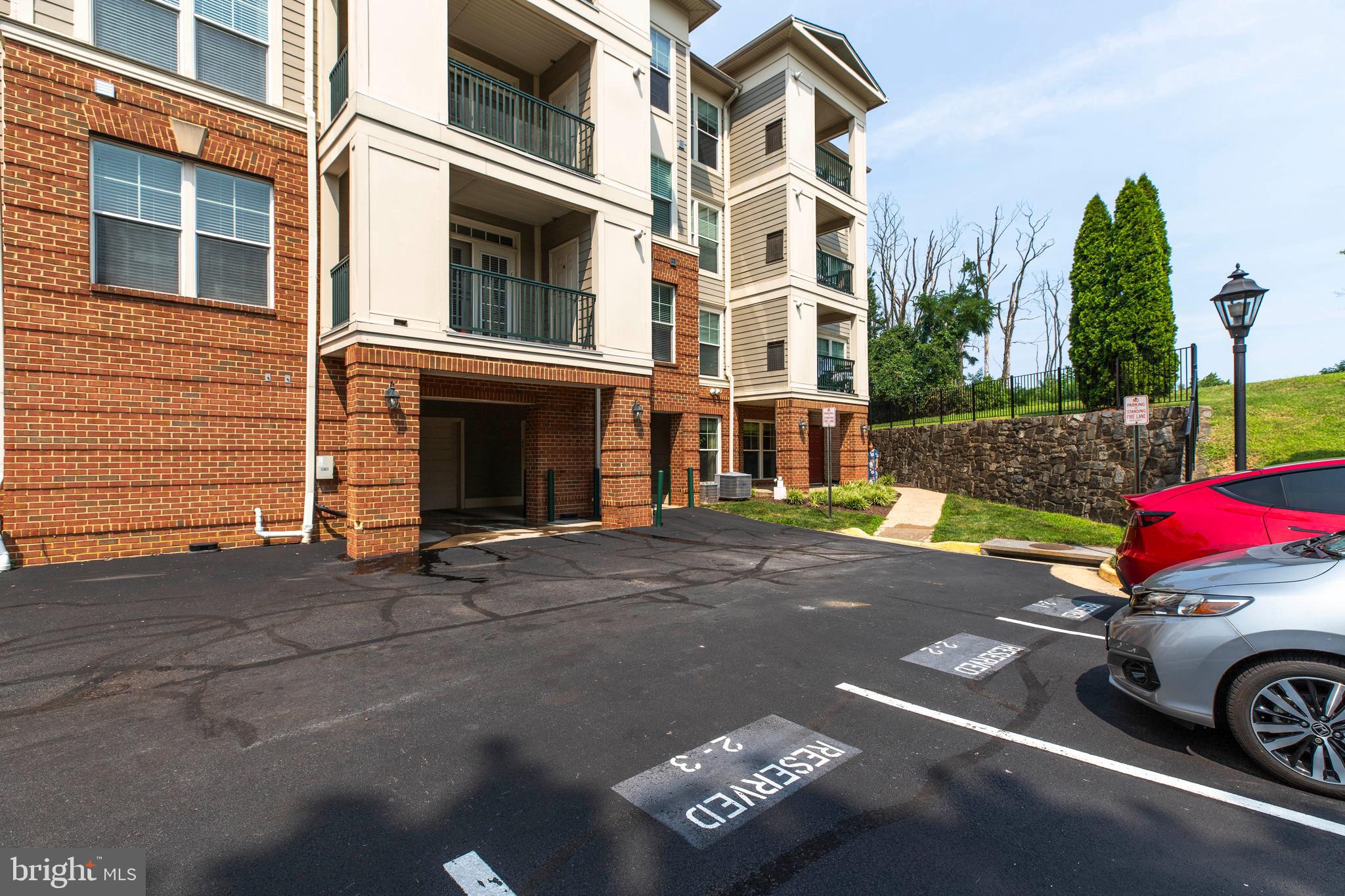 SAINTSBURY PLAZA - Residential