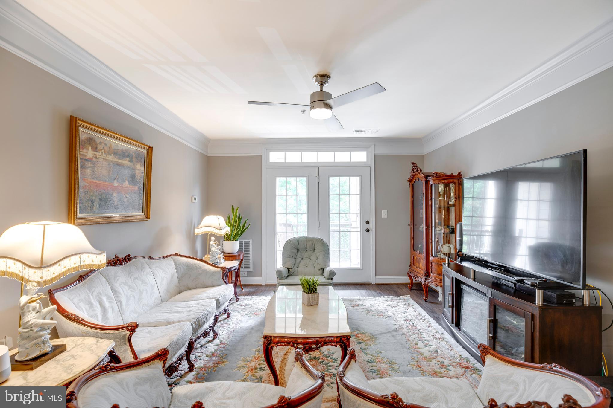 SAINTSBURY PLAZA - Residential