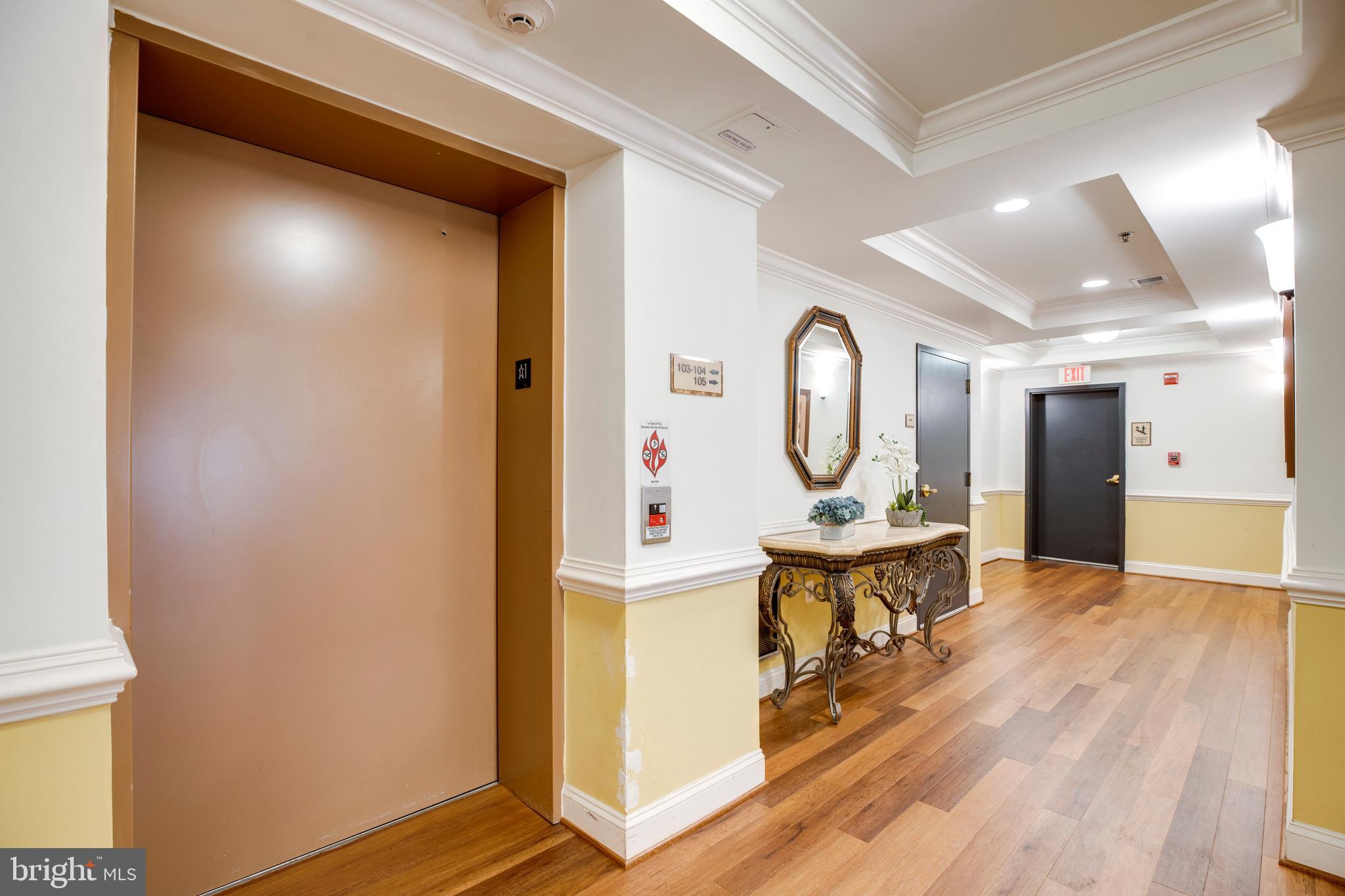 SAINTSBURY PLAZA - Residential
