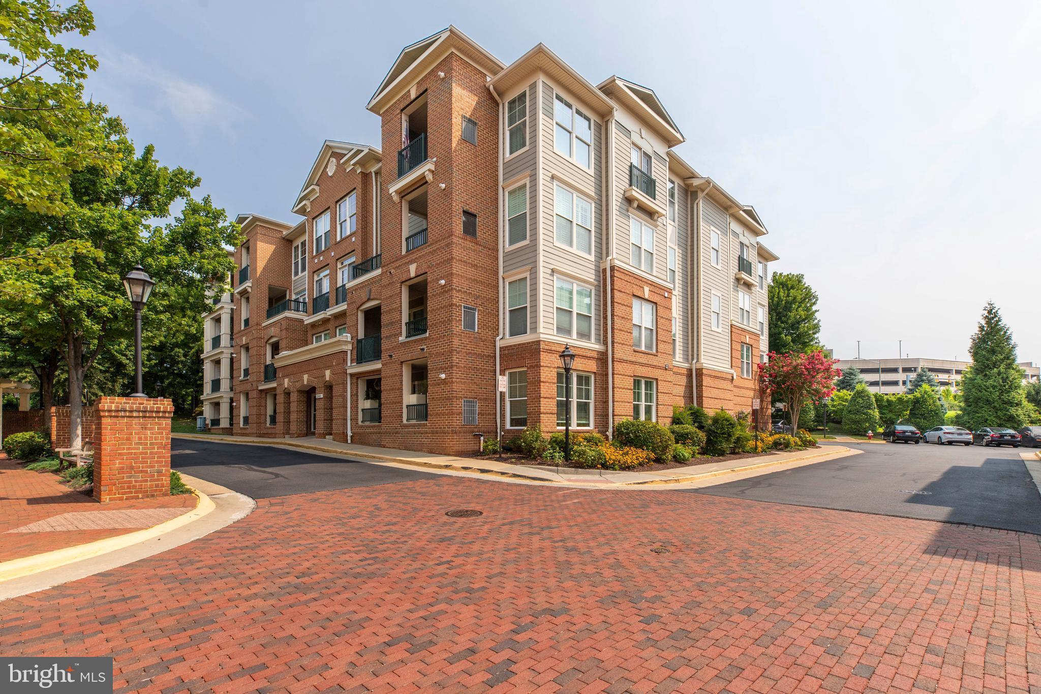 SAINTSBURY PLAZA - Residential