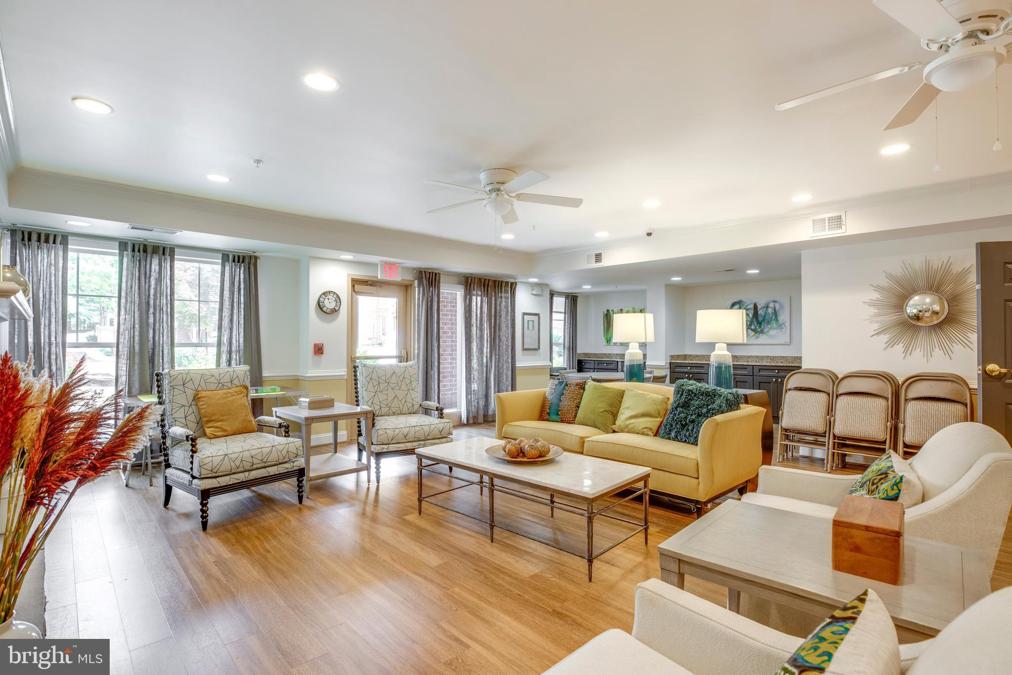 SAINTSBURY PLAZA - Residential