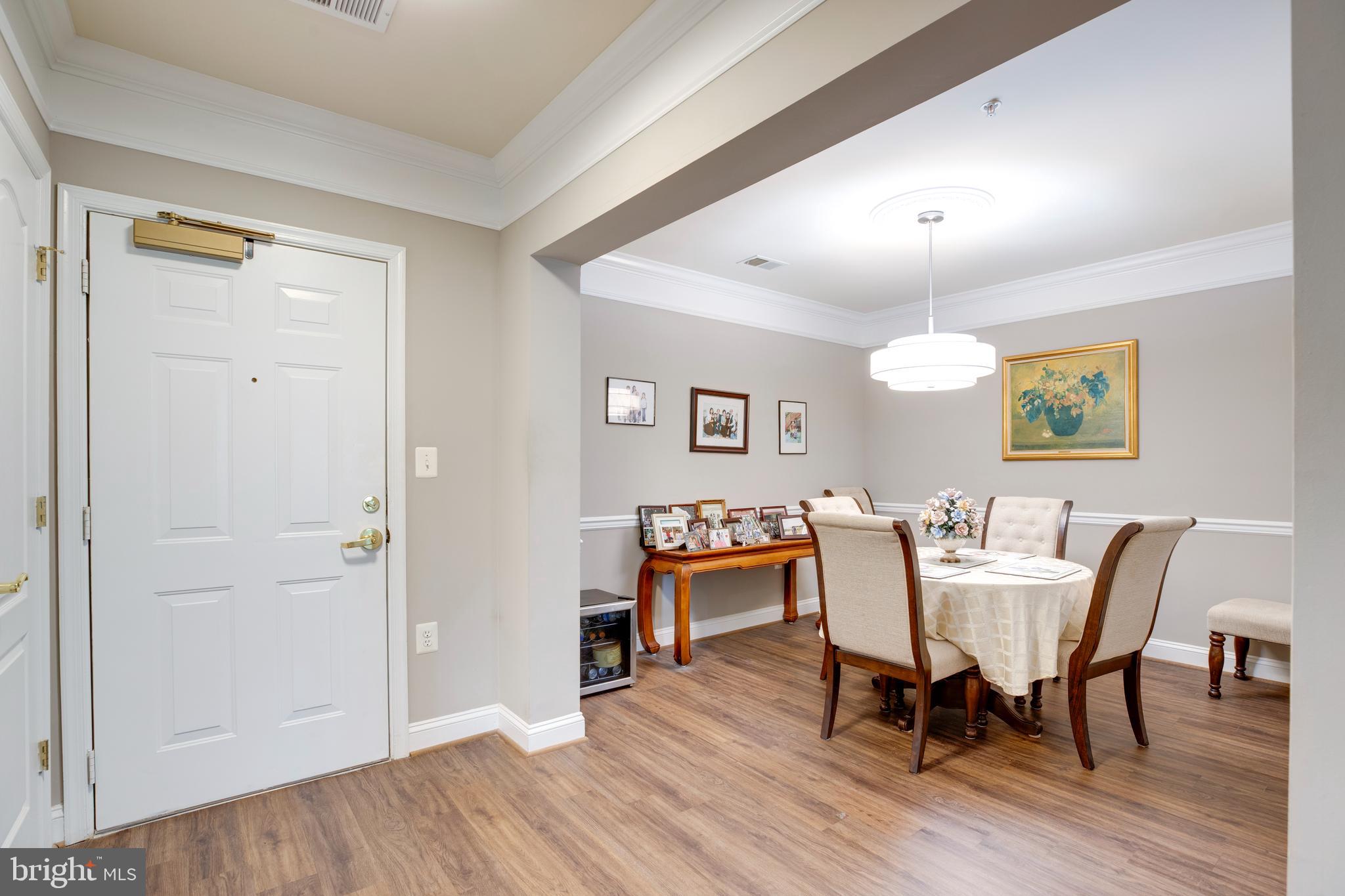 SAINTSBURY PLAZA - Residential