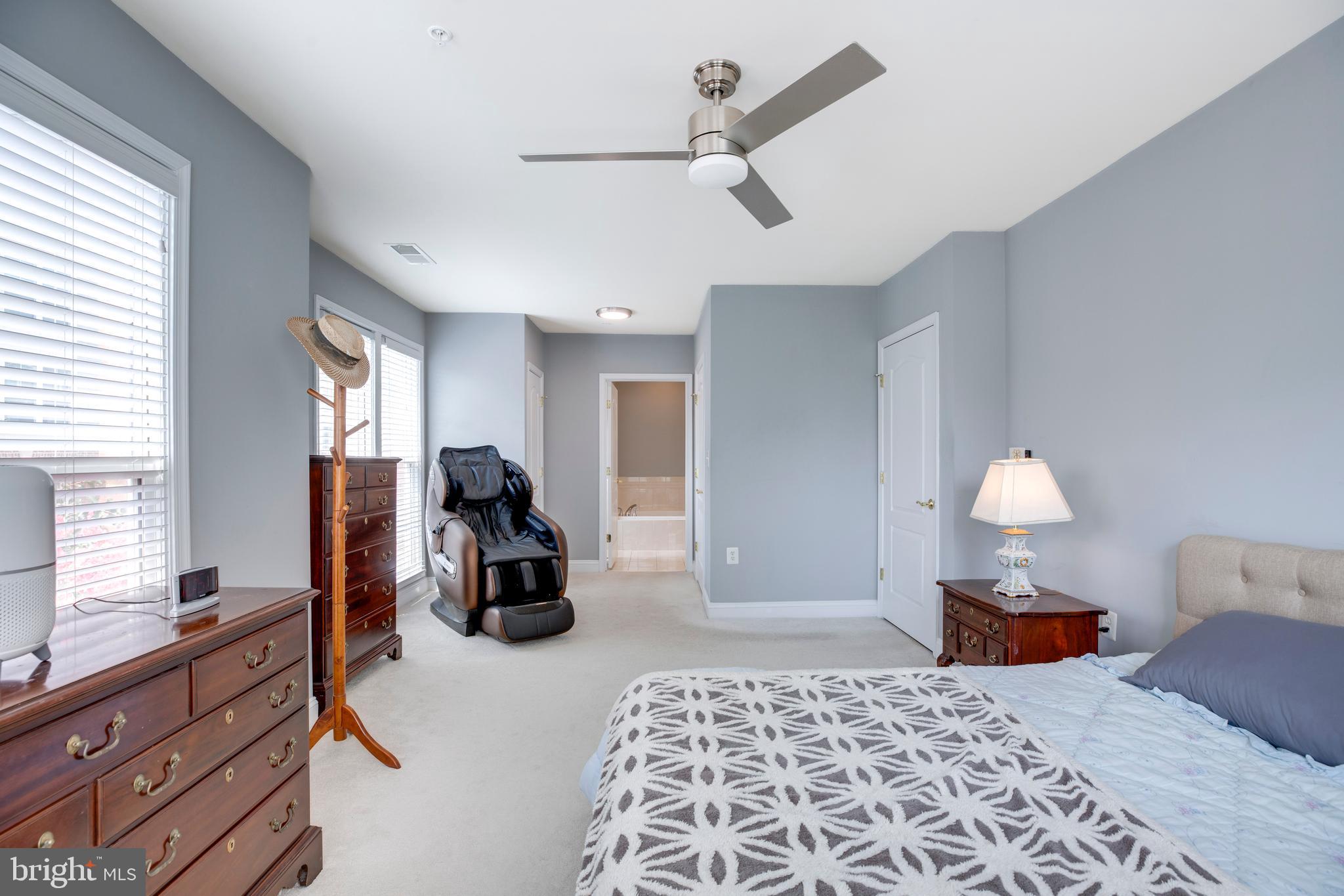 SAINTSBURY PLAZA - Residential