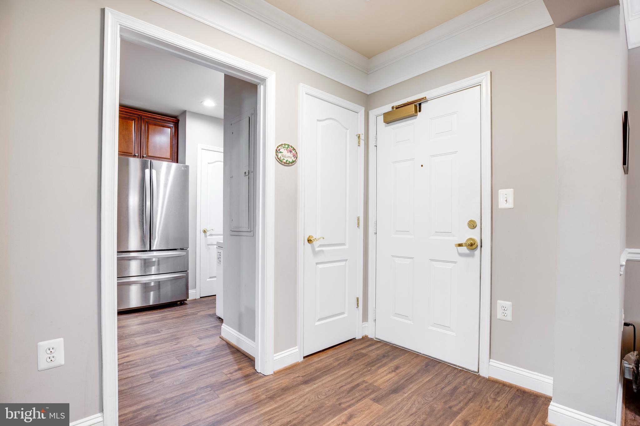 SAINTSBURY PLAZA - Residential