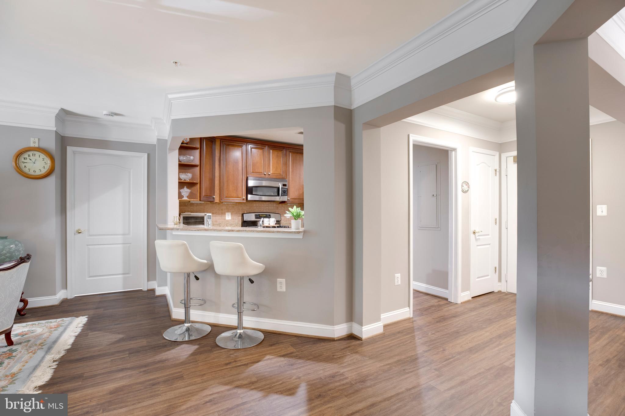 SAINTSBURY PLAZA - Residential