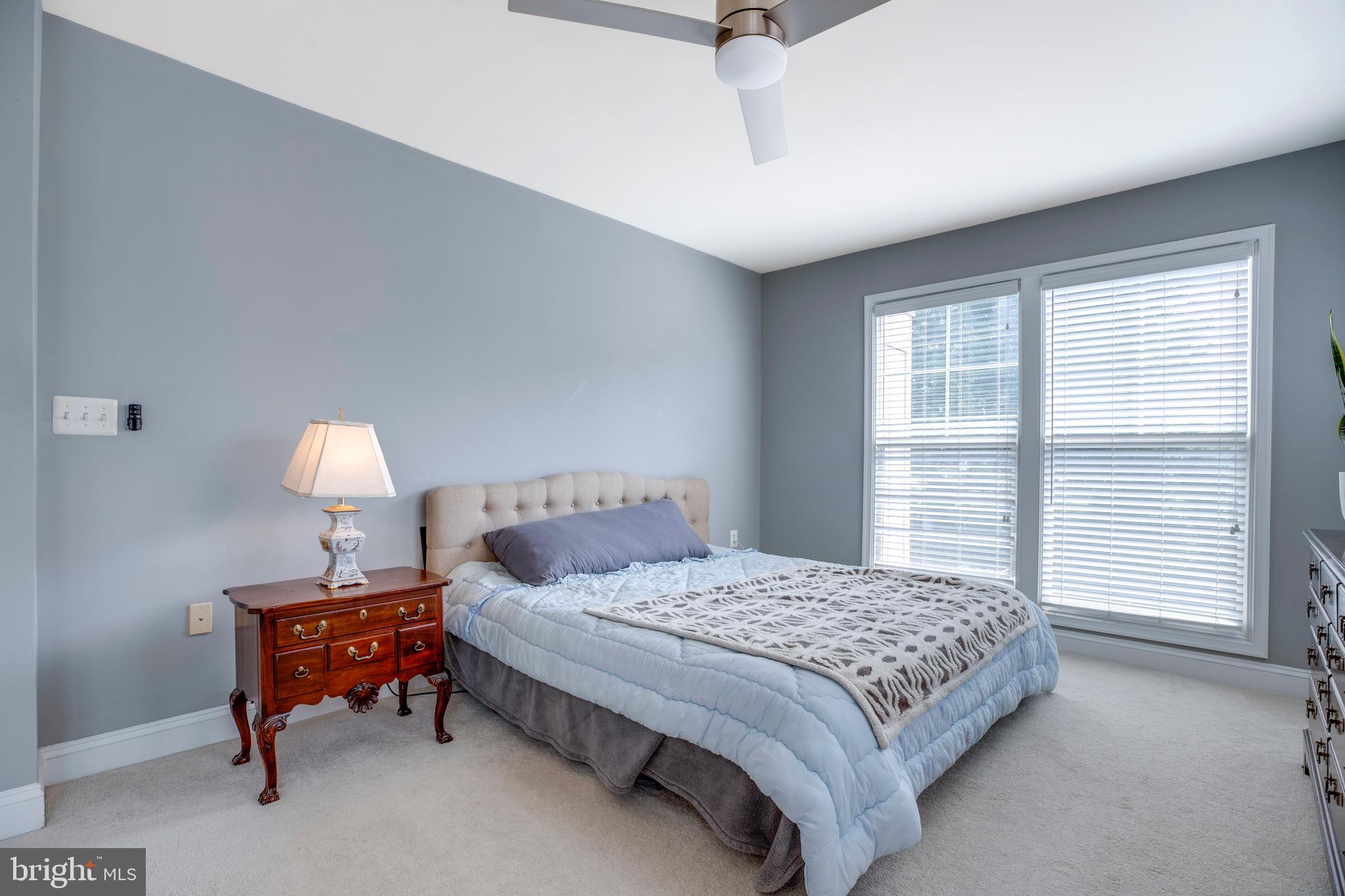 SAINTSBURY PLAZA - Residential
