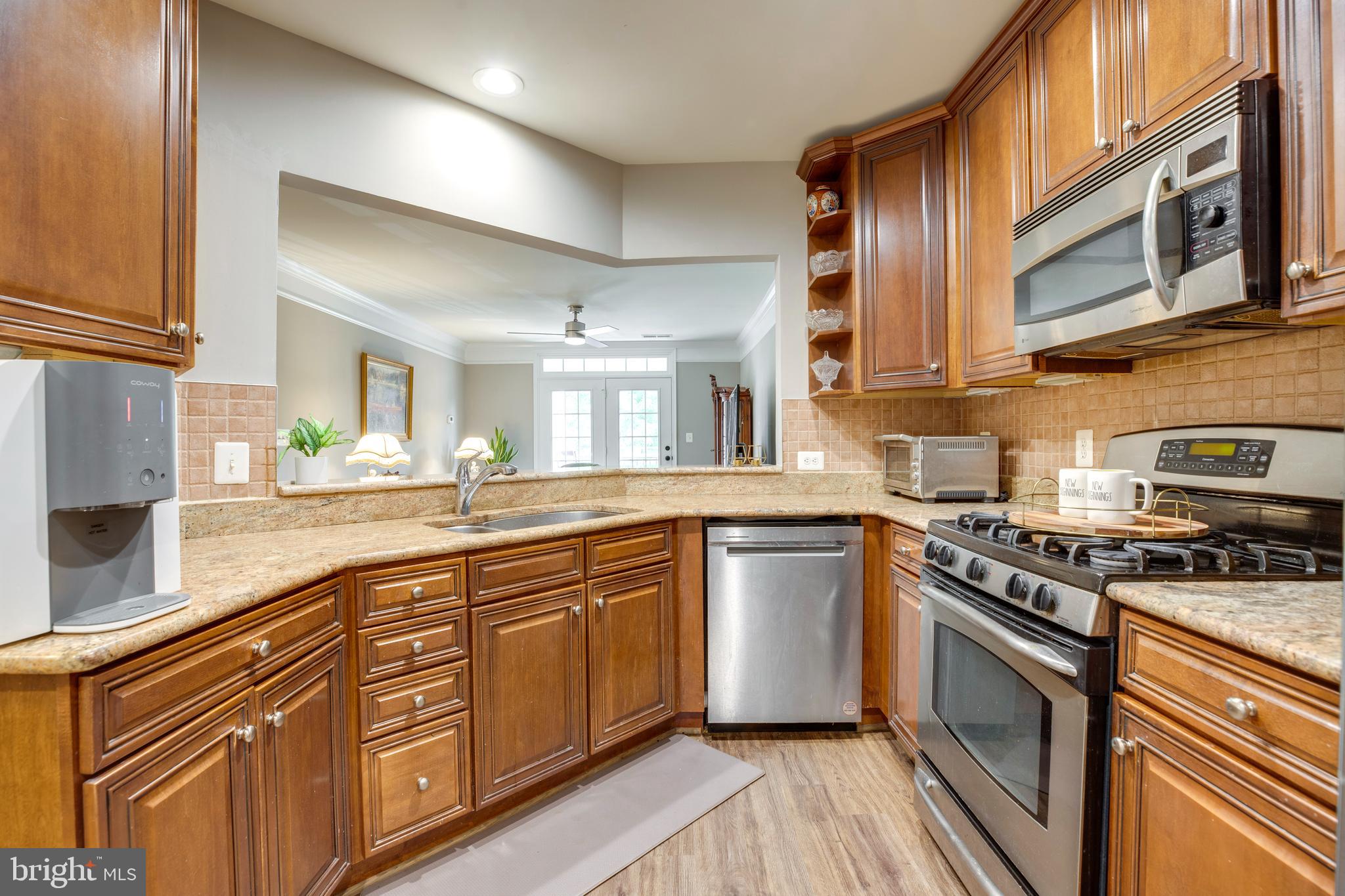 SAINTSBURY PLAZA - Residential