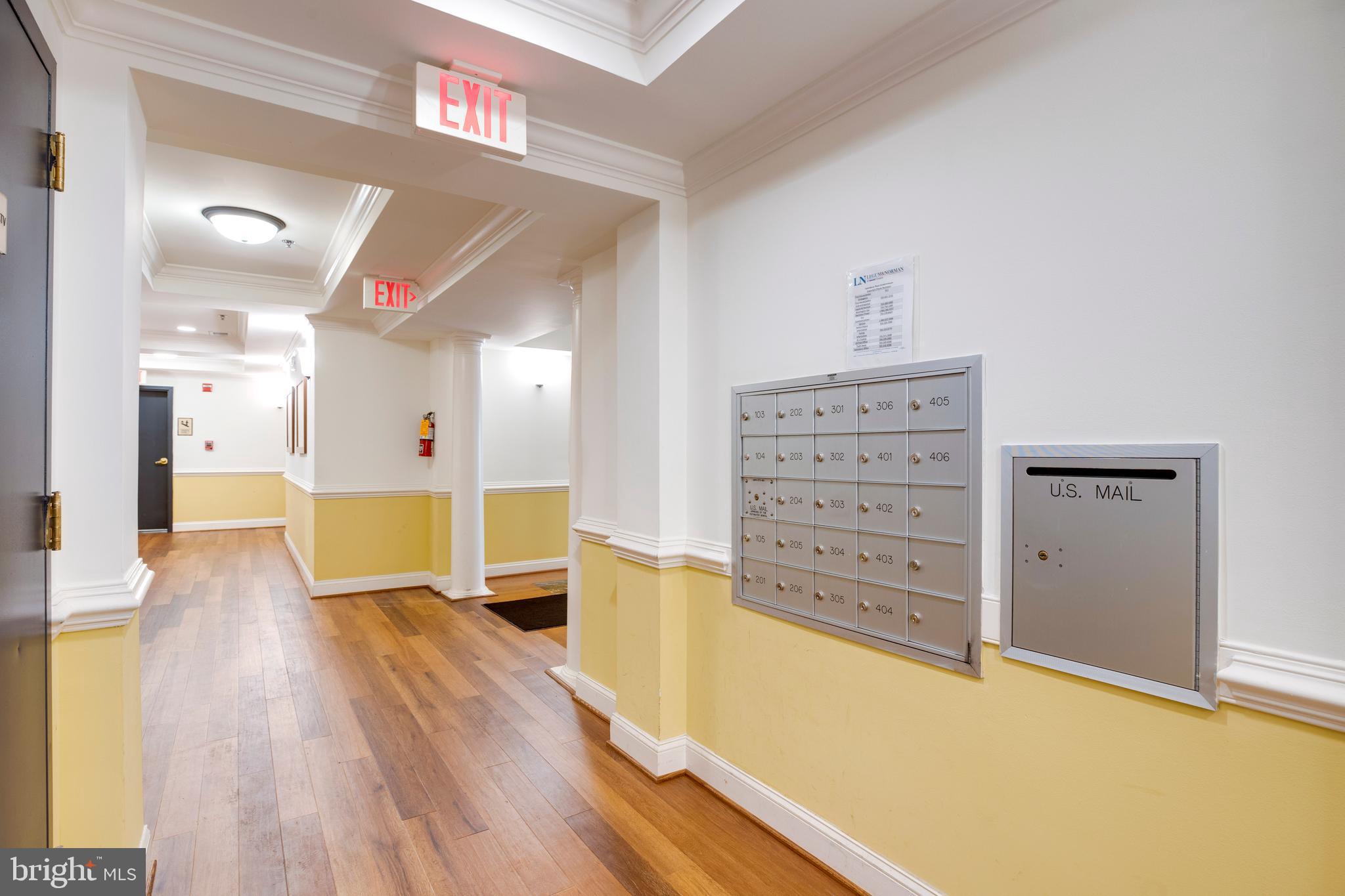 SAINTSBURY PLAZA - Residential