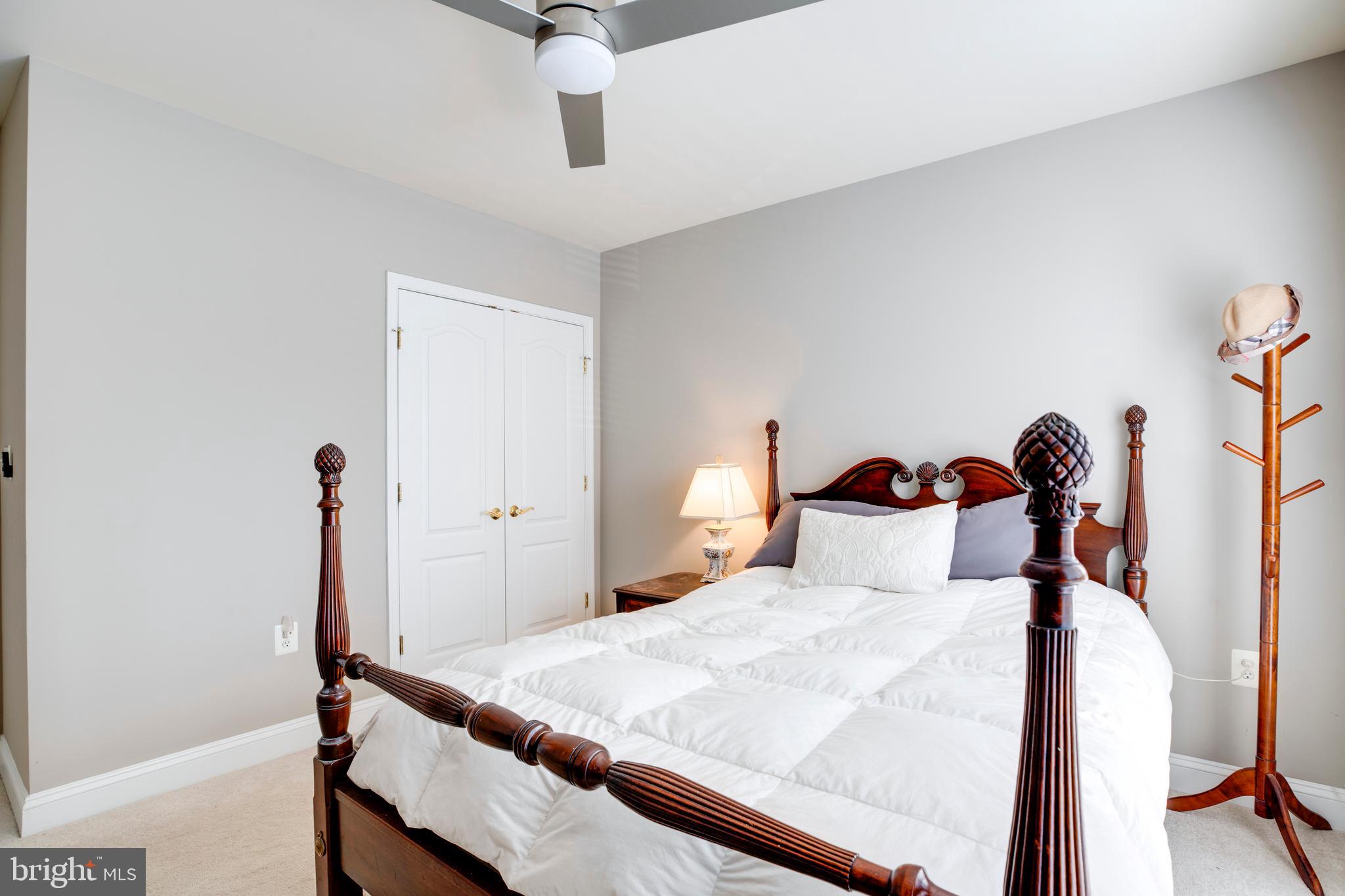 SAINTSBURY PLAZA - Residential