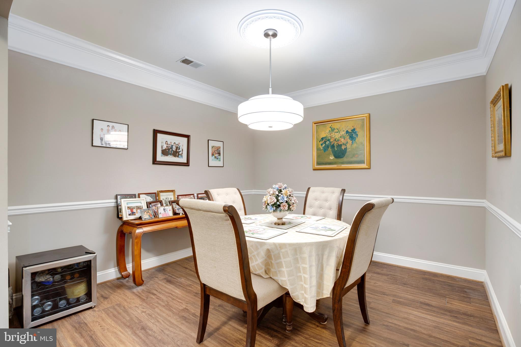 SAINTSBURY PLAZA - Residential