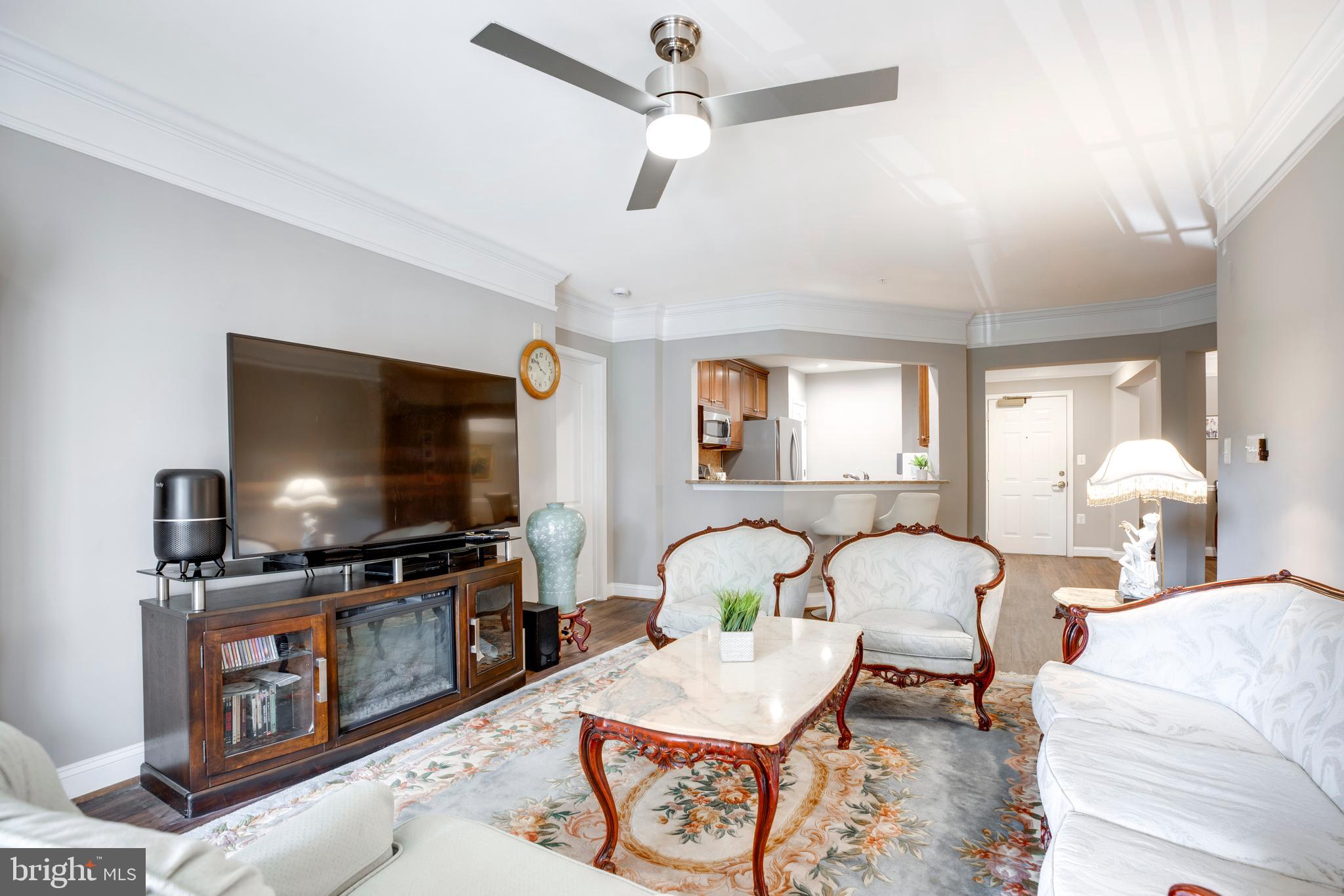SAINTSBURY PLAZA - Residential