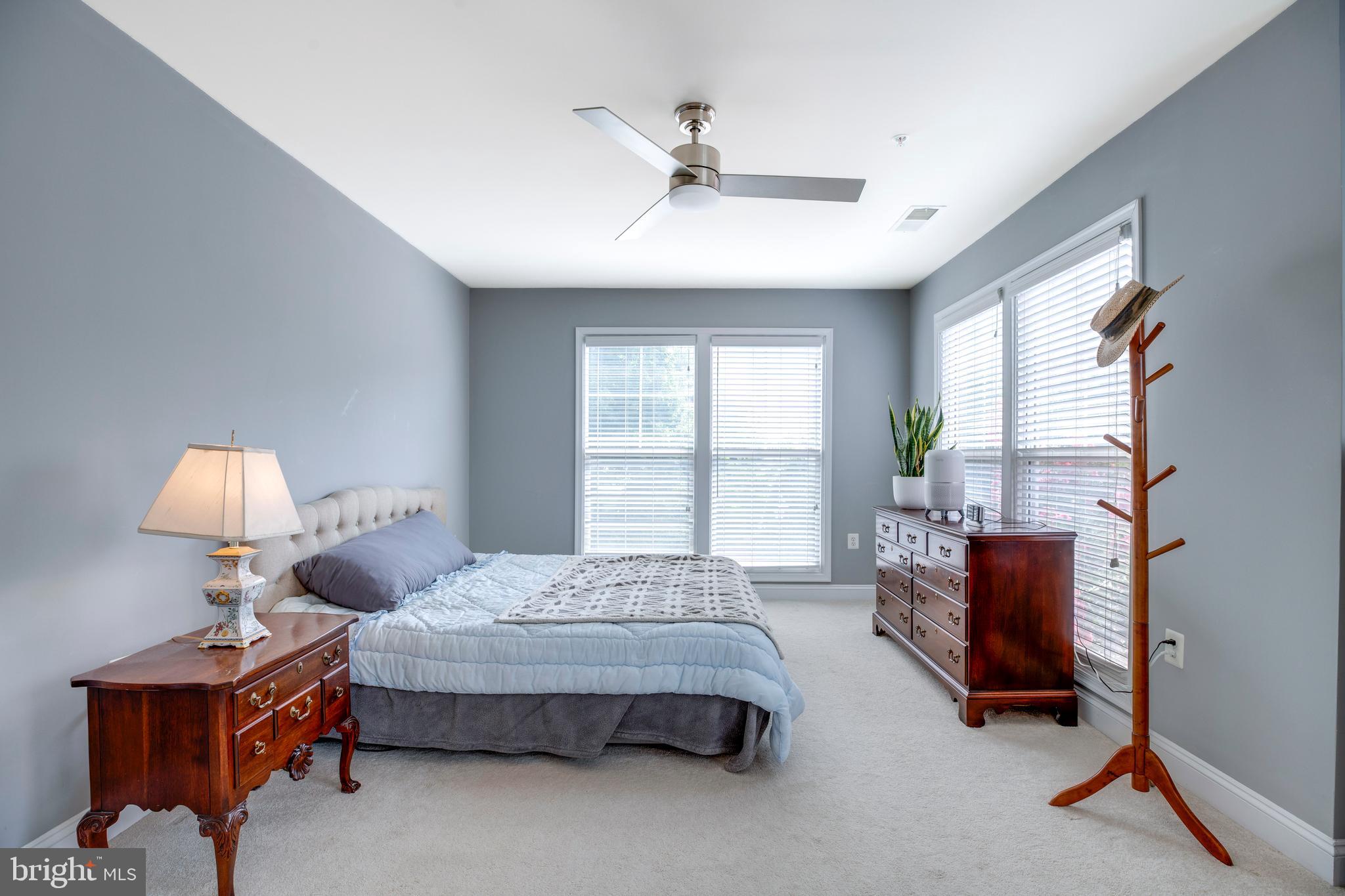 SAINTSBURY PLAZA - Residential