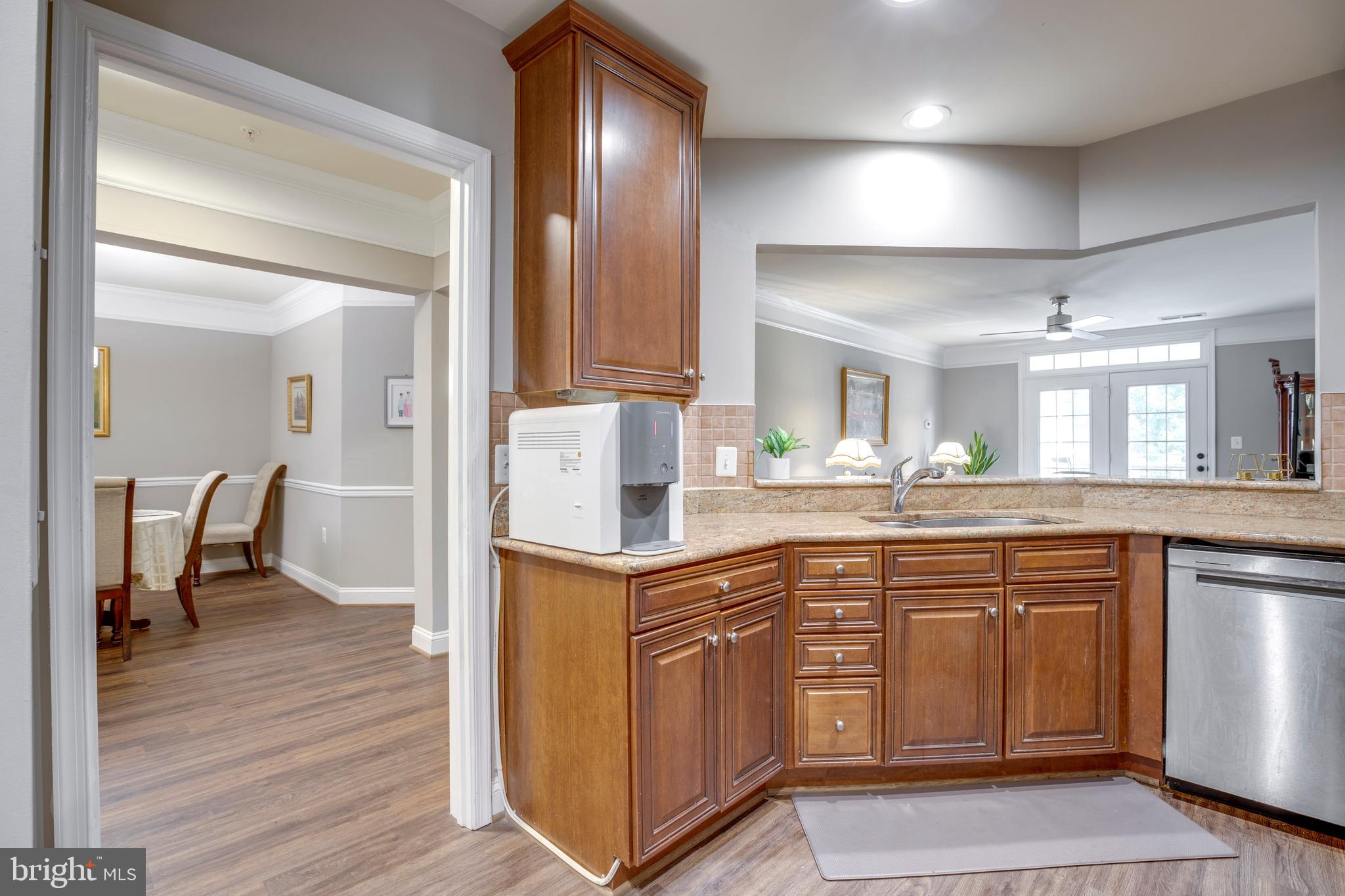 SAINTSBURY PLAZA - Residential