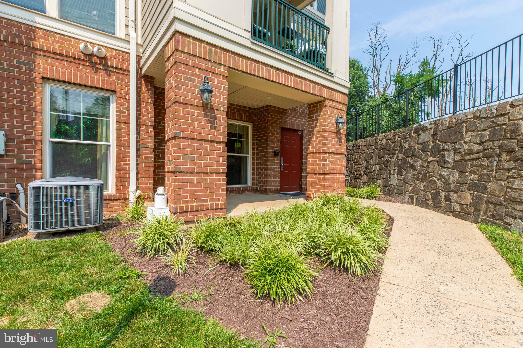 SAINTSBURY PLAZA - Residential