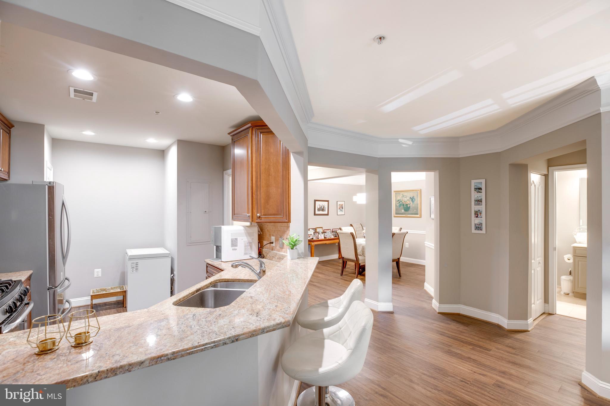 SAINTSBURY PLAZA - Residential