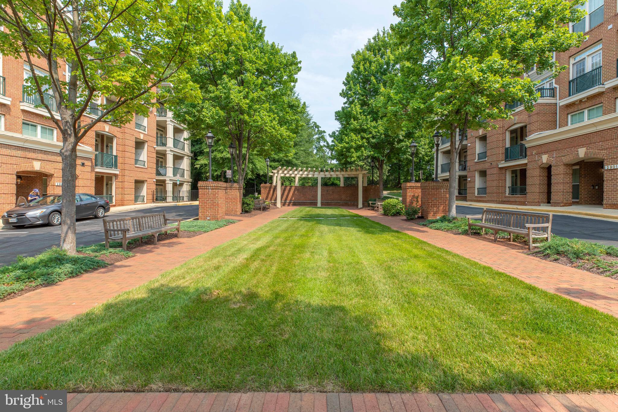 SAINTSBURY PLAZA - Residential