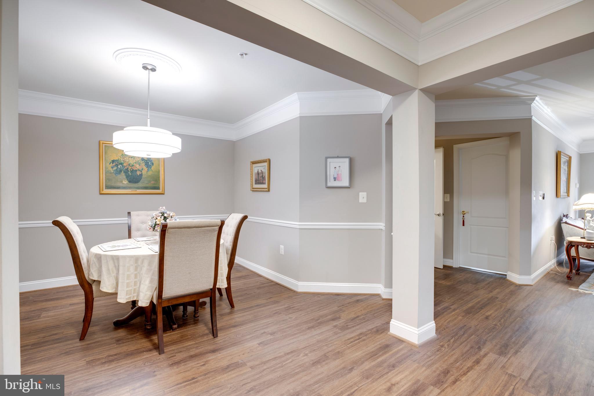 SAINTSBURY PLAZA - Residential