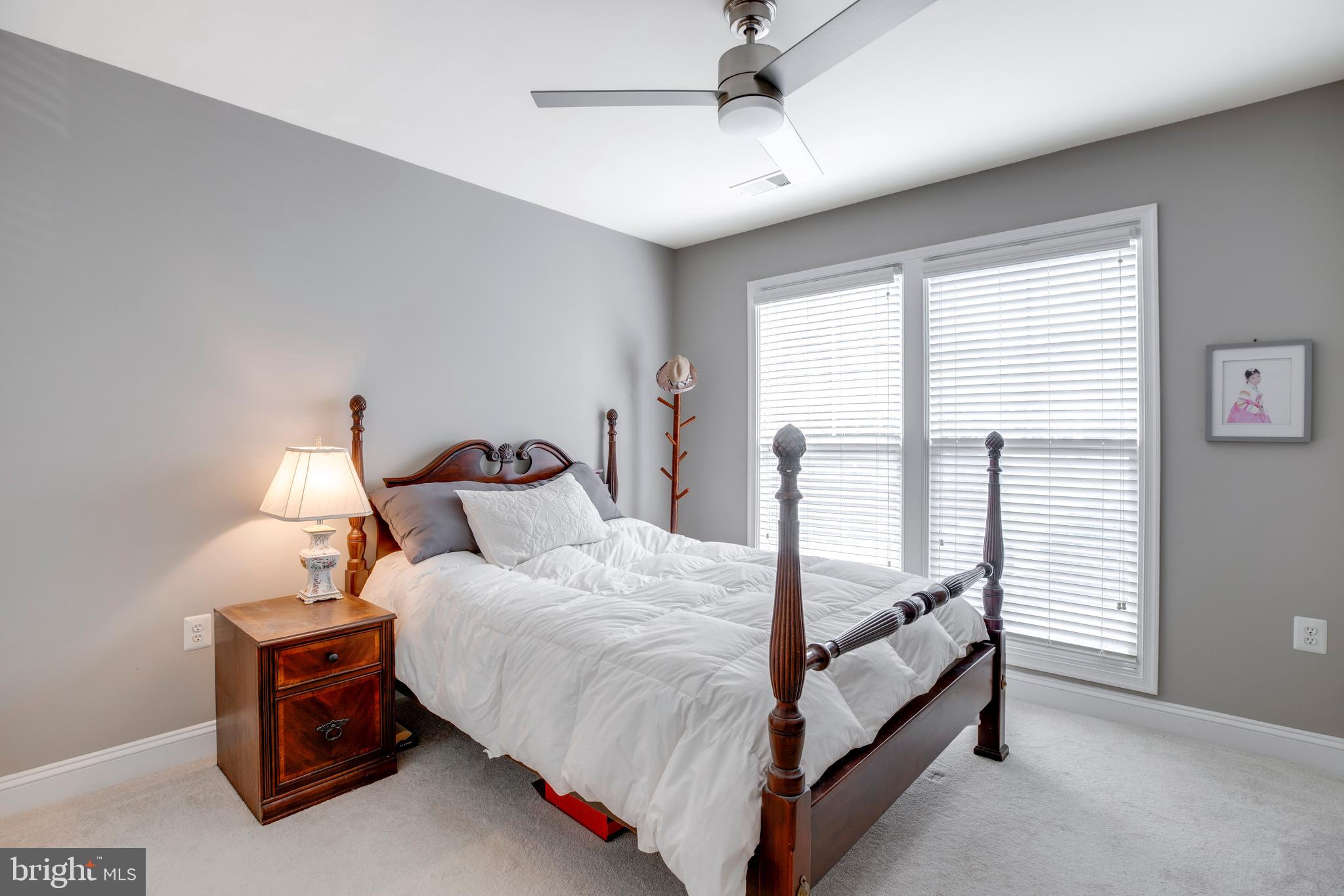 SAINTSBURY PLAZA - Residential