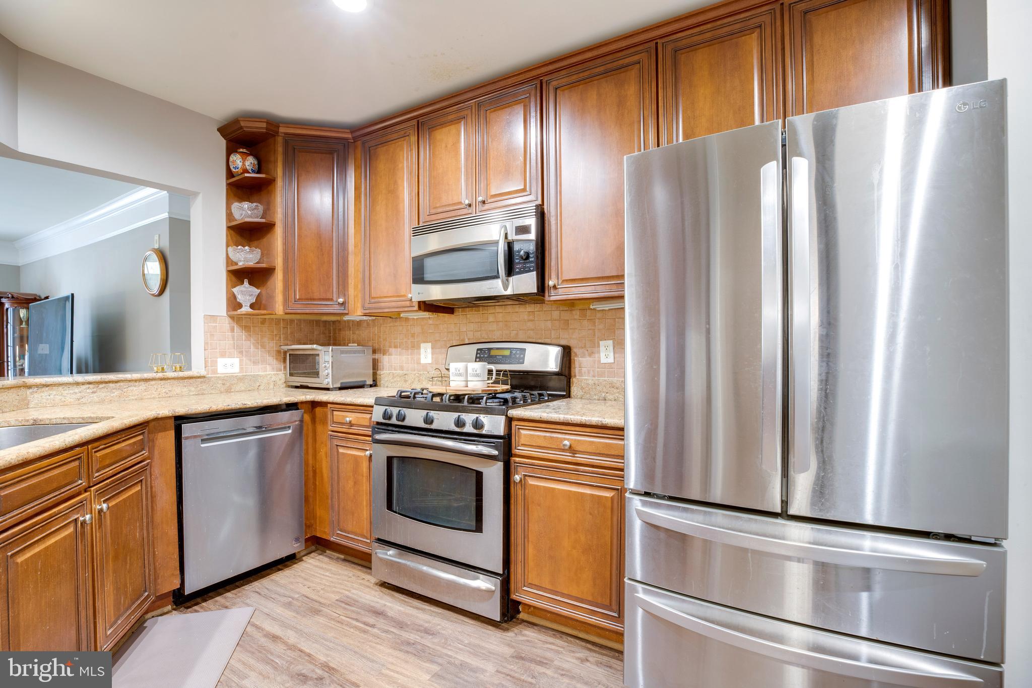 SAINTSBURY PLAZA - Residential
