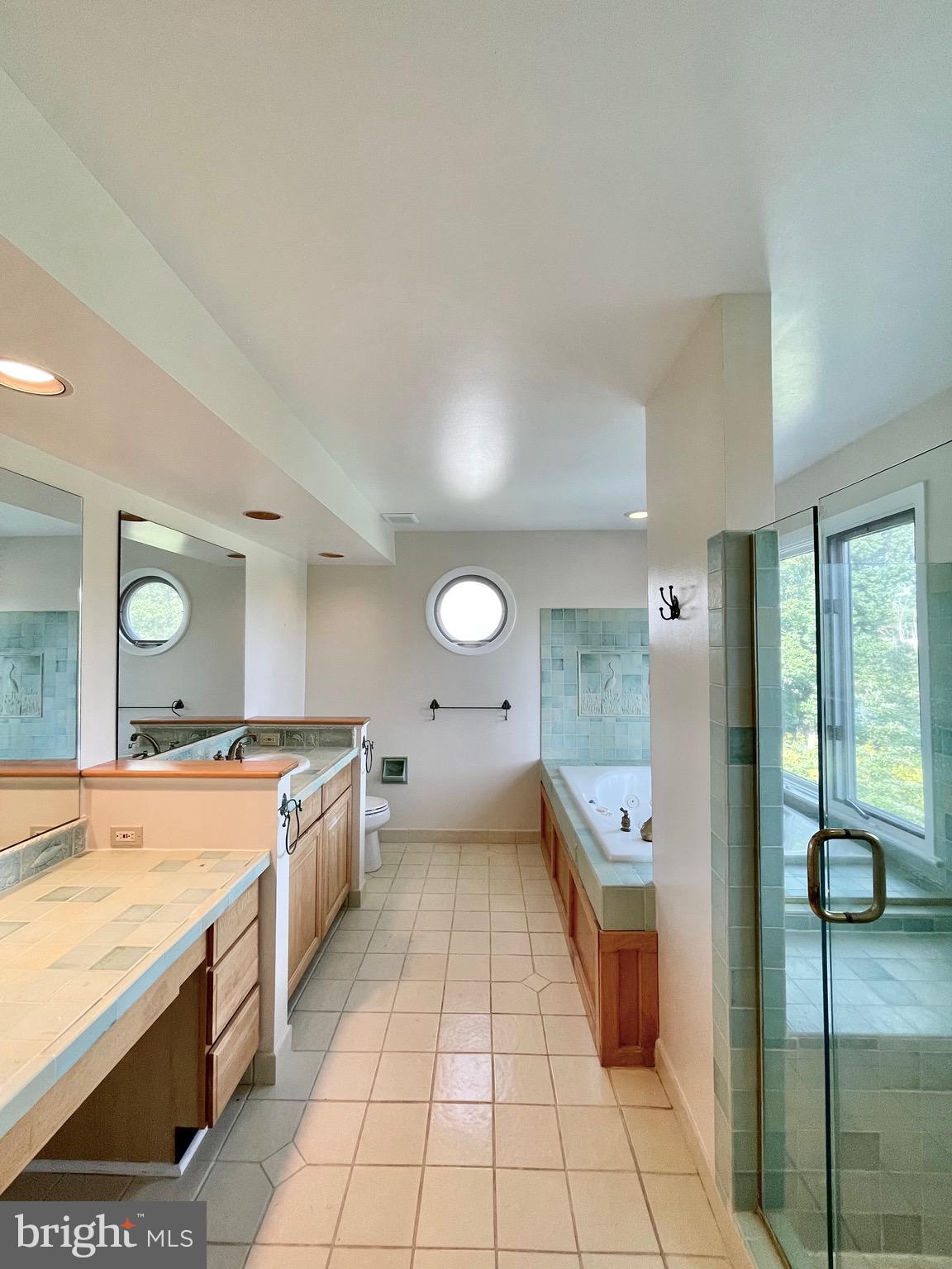 RIVERSIDE ESTATES - Residential