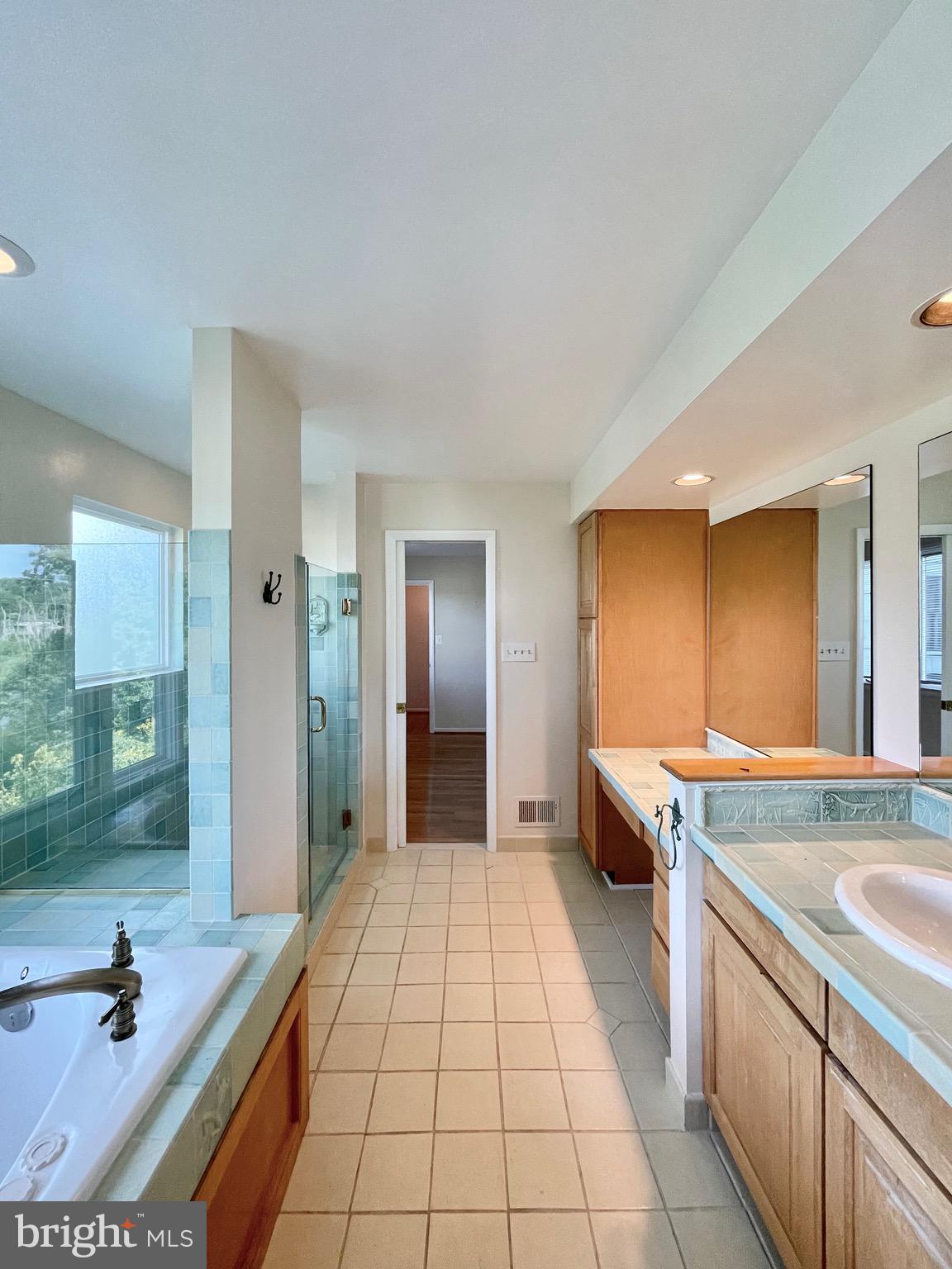 RIVERSIDE ESTATES - Residential