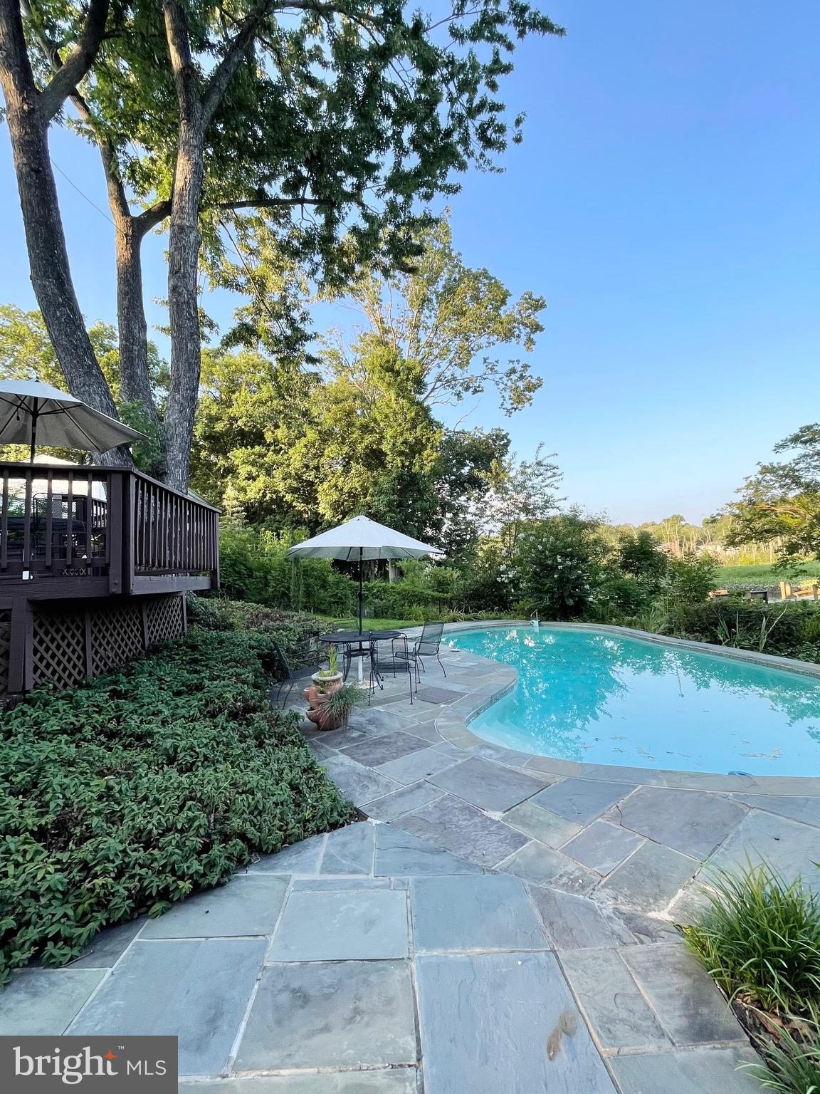 RIVERSIDE ESTATES - Residential