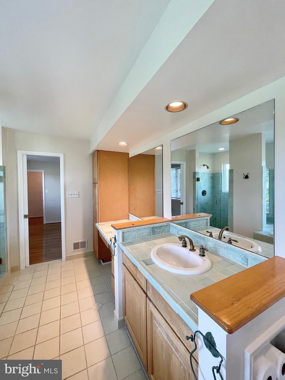 RIVERSIDE ESTATES - Residential