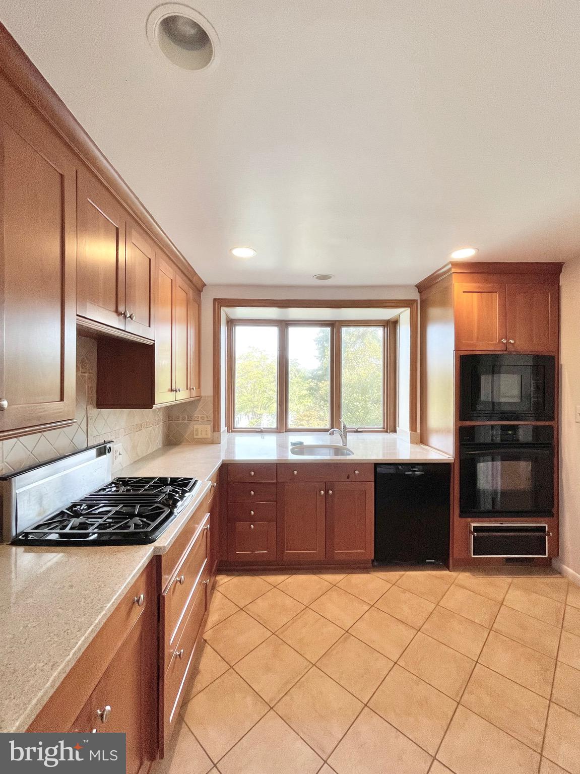 RIVERSIDE ESTATES - Residential