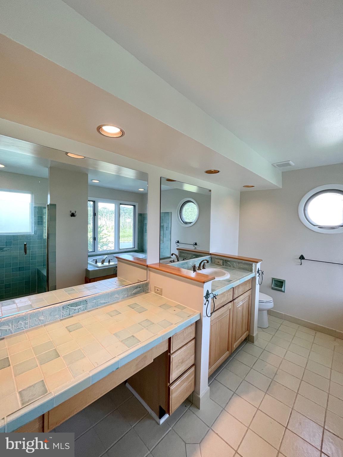 RIVERSIDE ESTATES - Residential