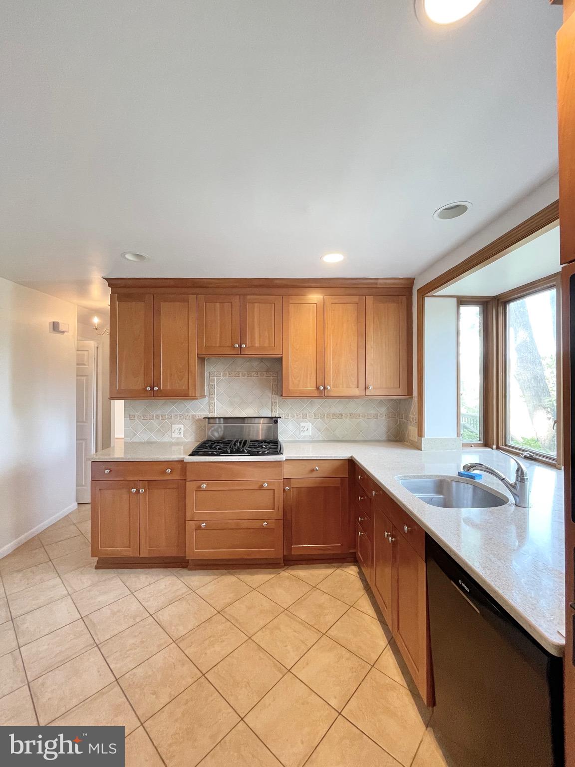 RIVERSIDE ESTATES - Residential