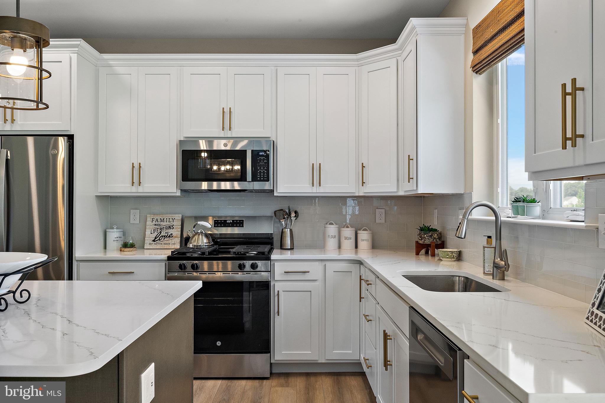 POND VIEW ESTATES - Residential