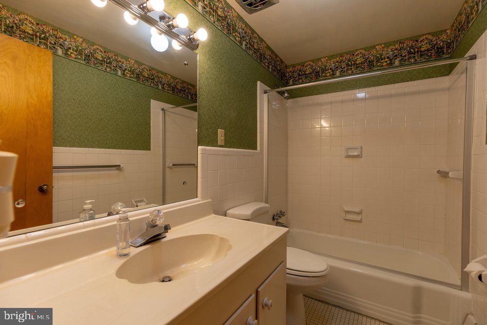 NORTH GUILFORD HILLS - Residential