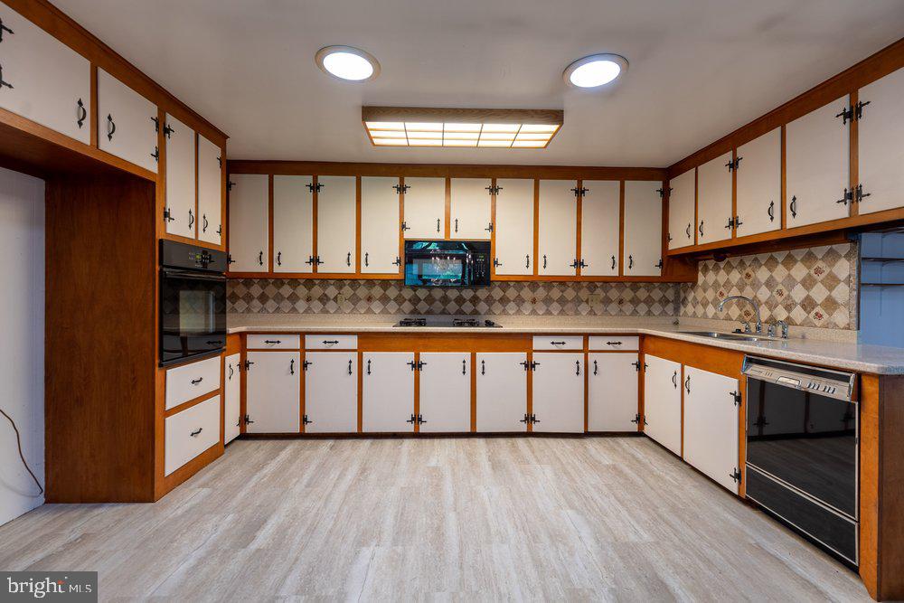 NORTH GUILFORD HILLS - Residential