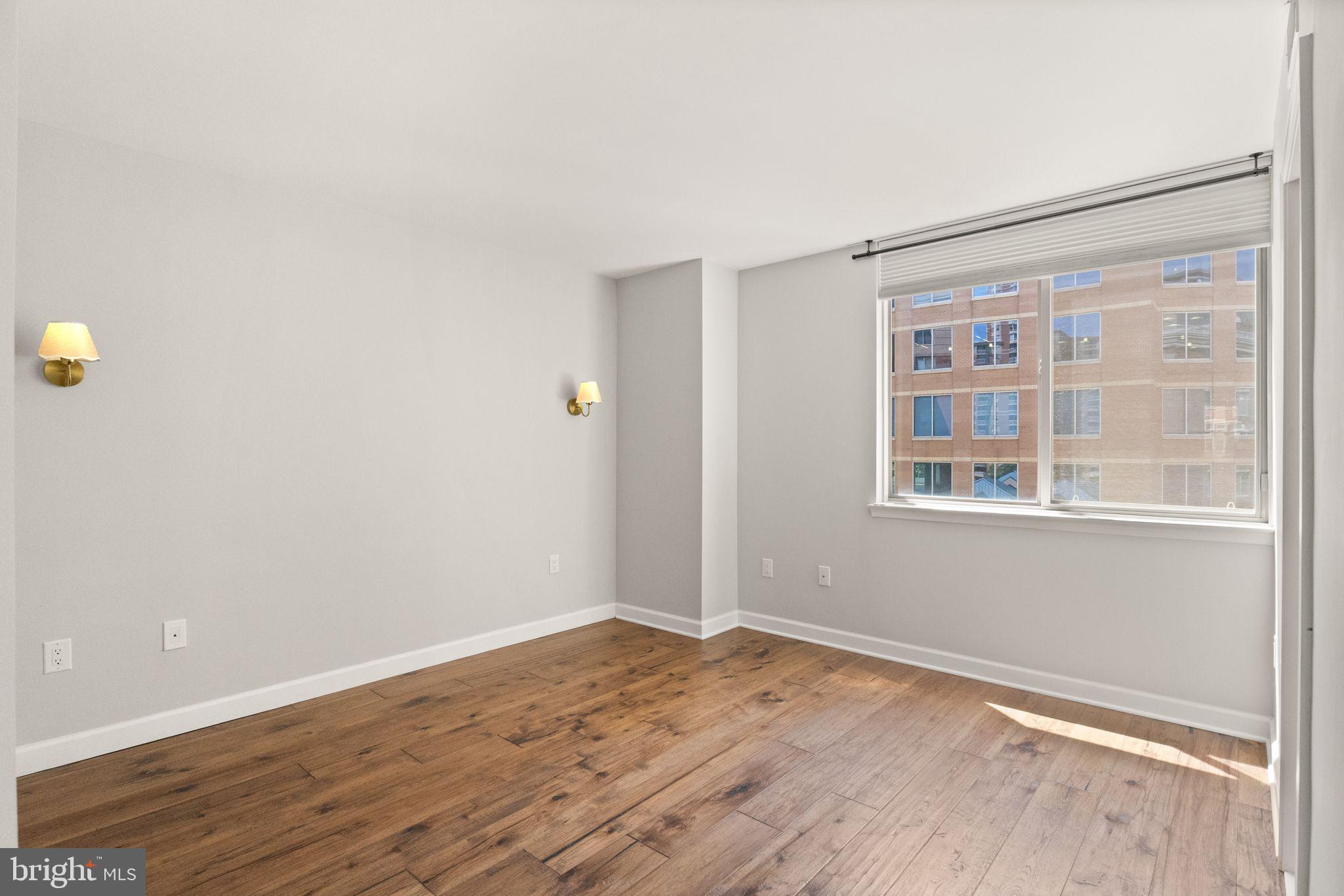 LEXINGTON SQUARE - Residential