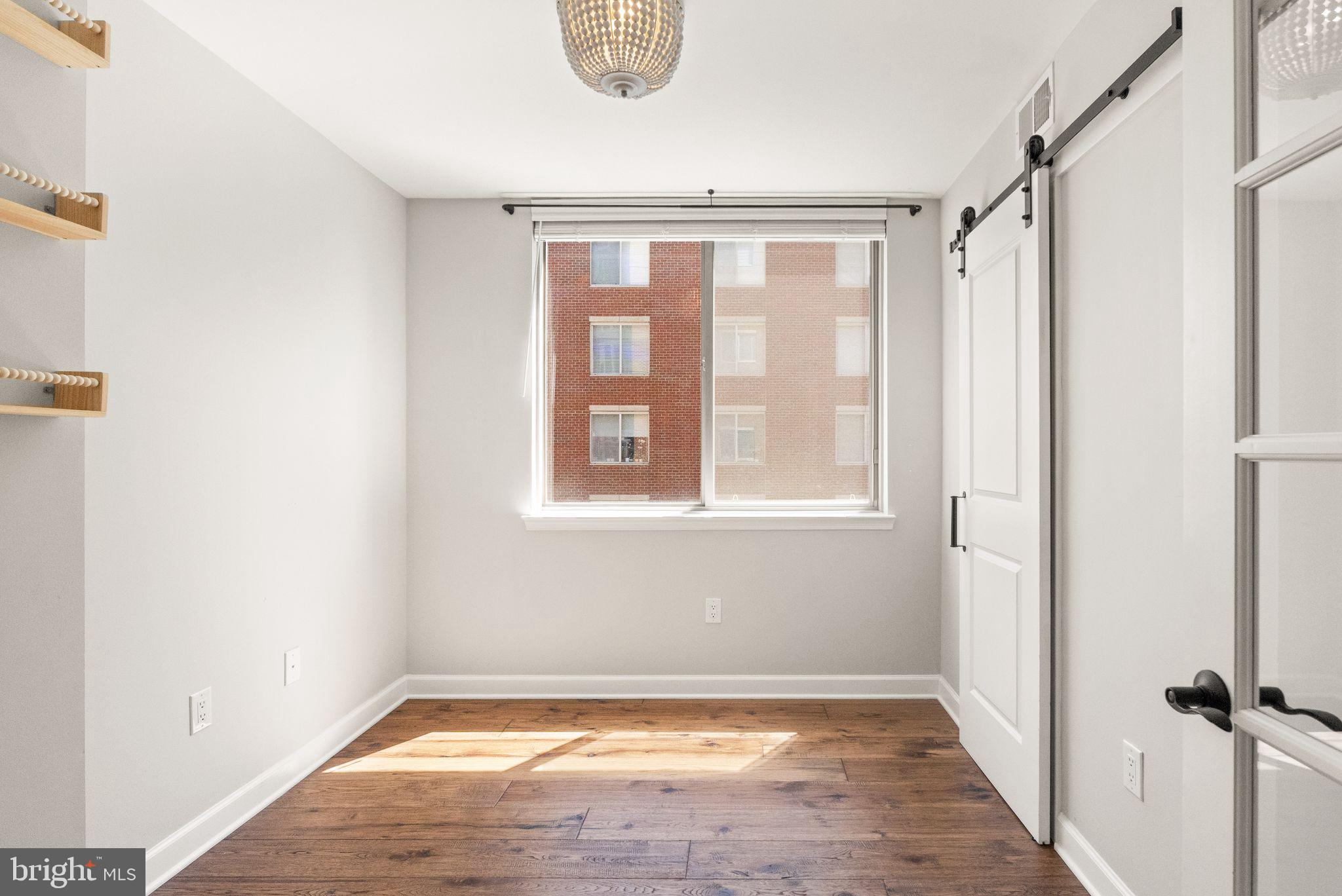 LEXINGTON SQUARE - Residential