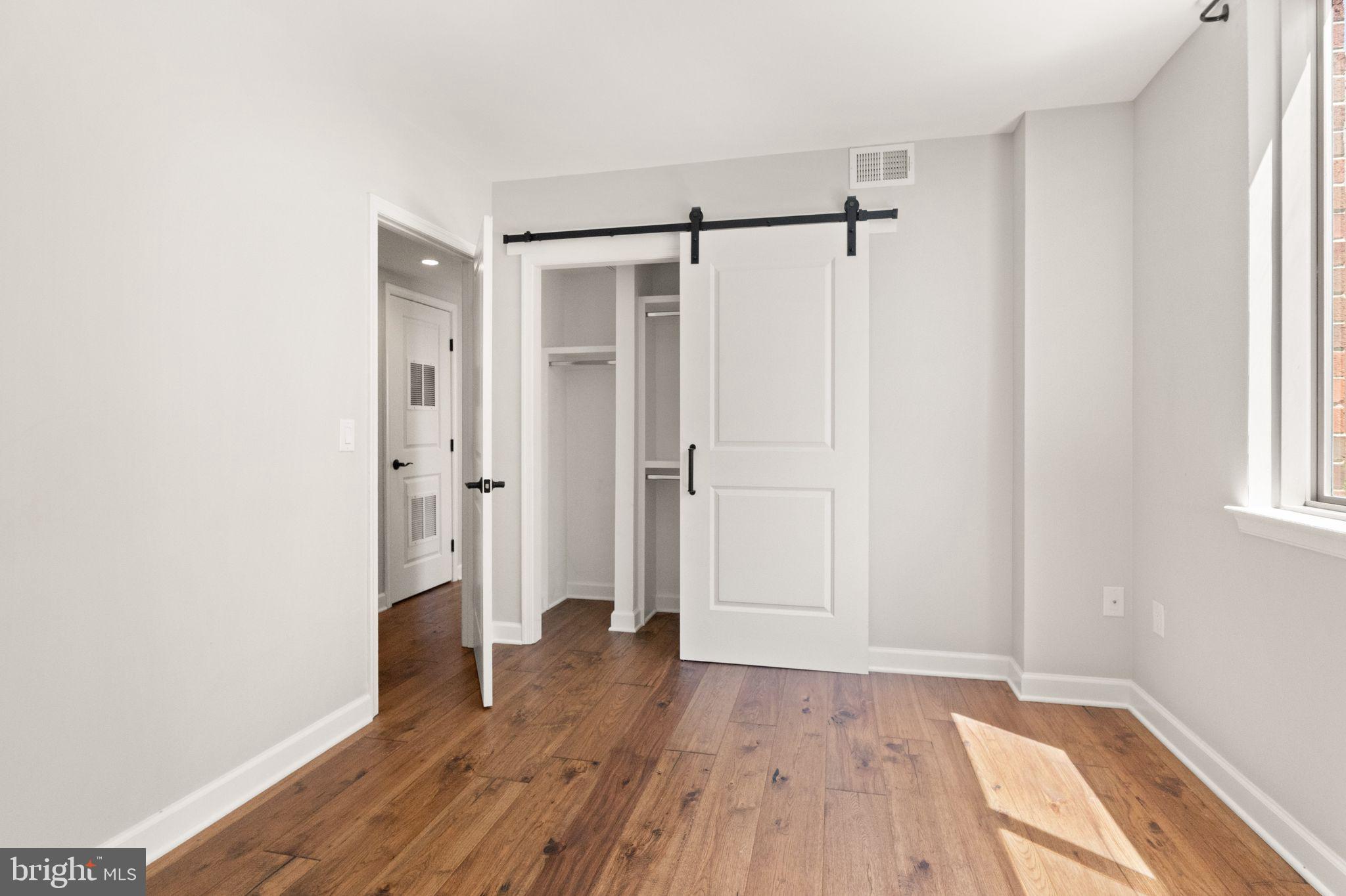 LEXINGTON SQUARE - Residential