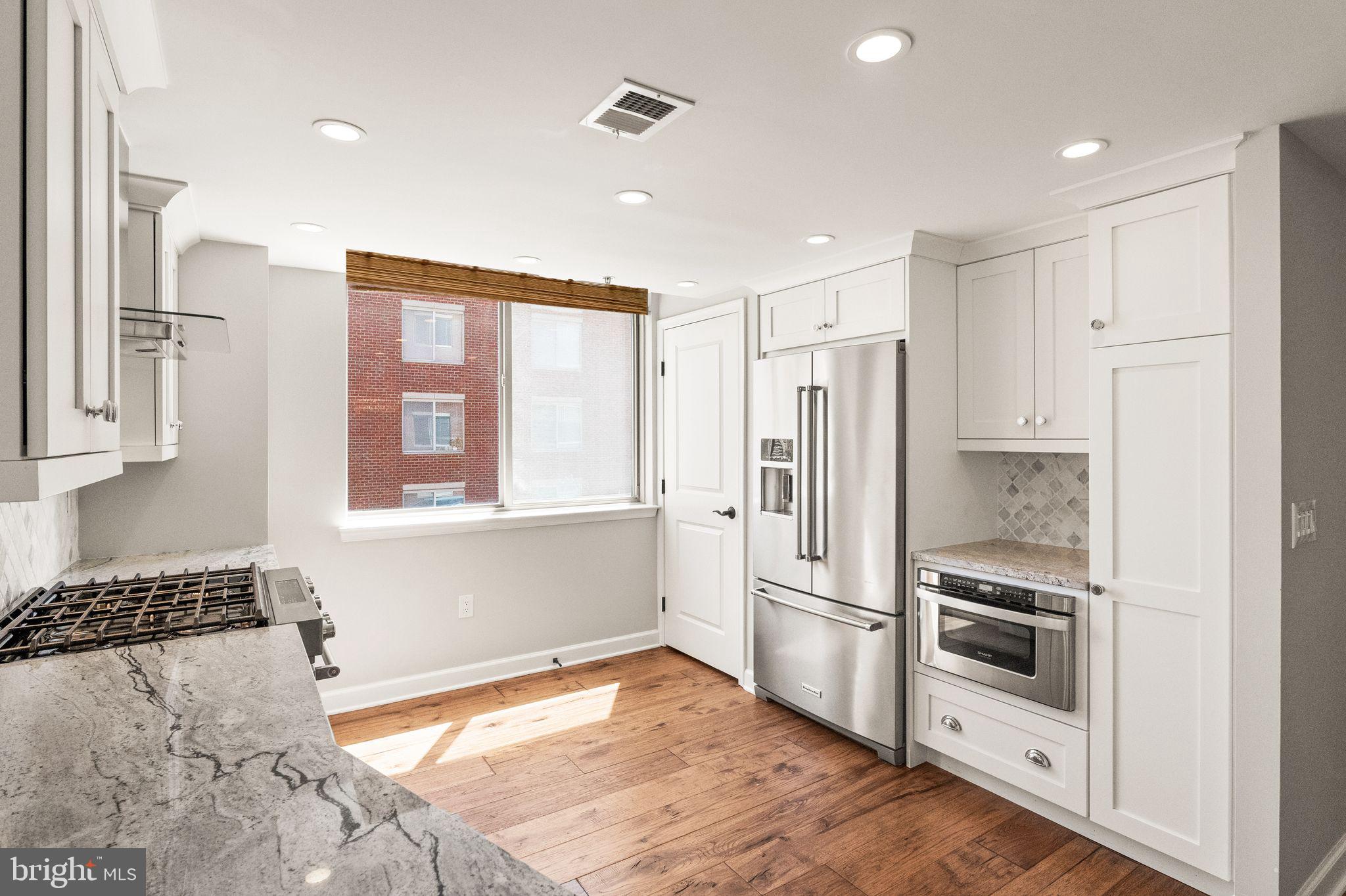 LEXINGTON SQUARE - Residential