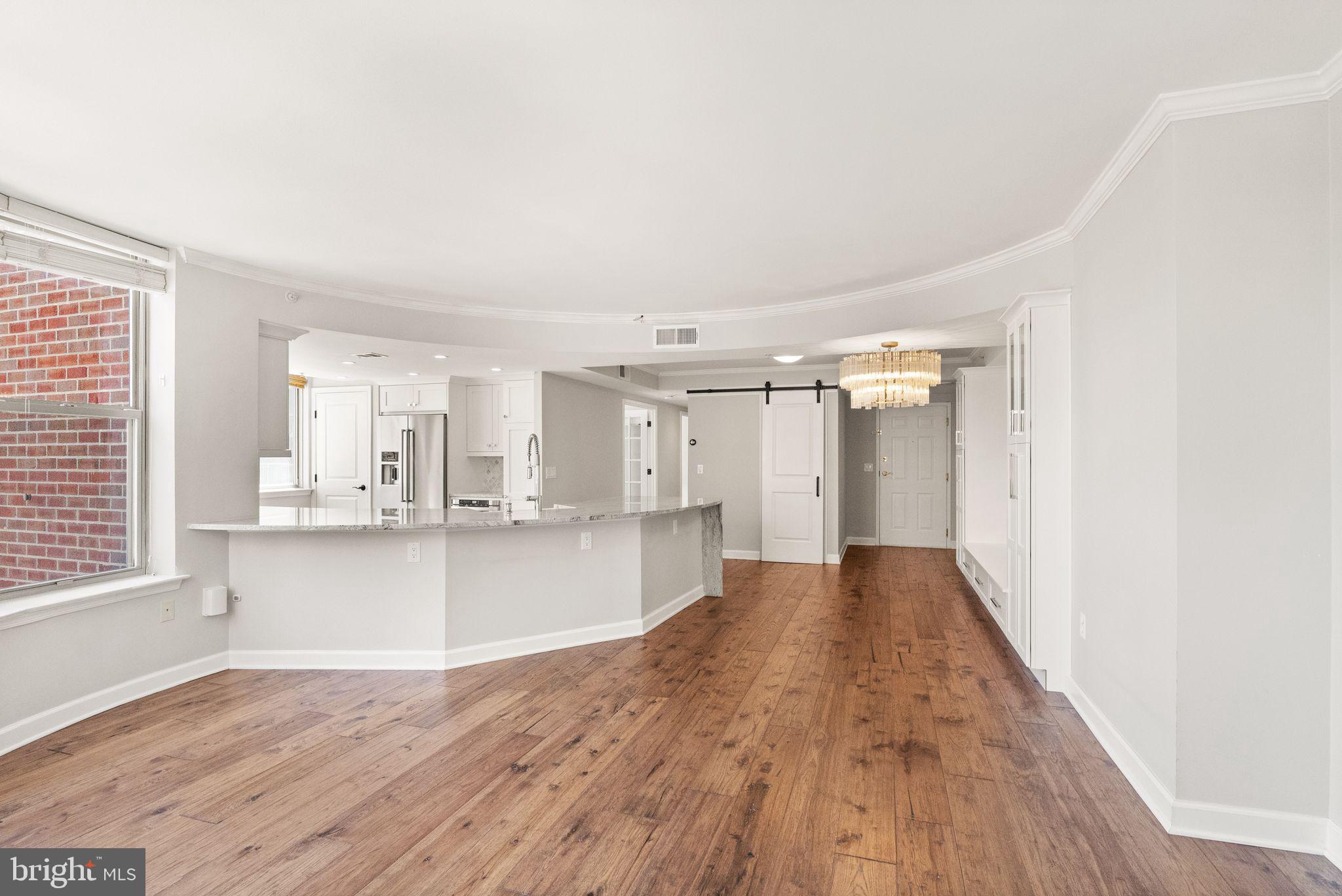 LEXINGTON SQUARE - Residential