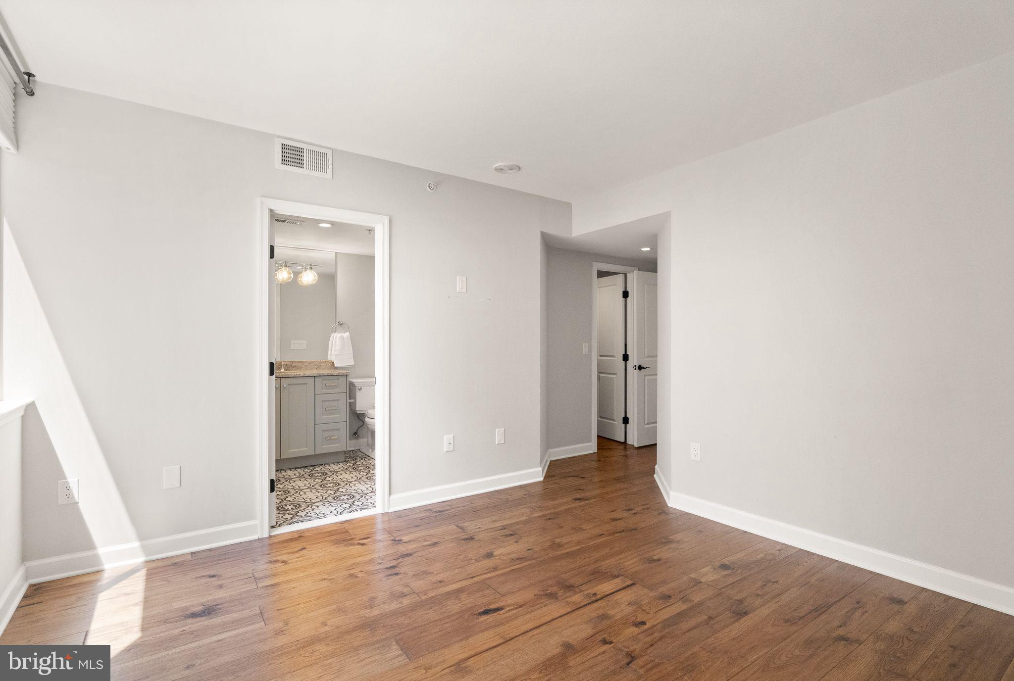 LEXINGTON SQUARE - Residential