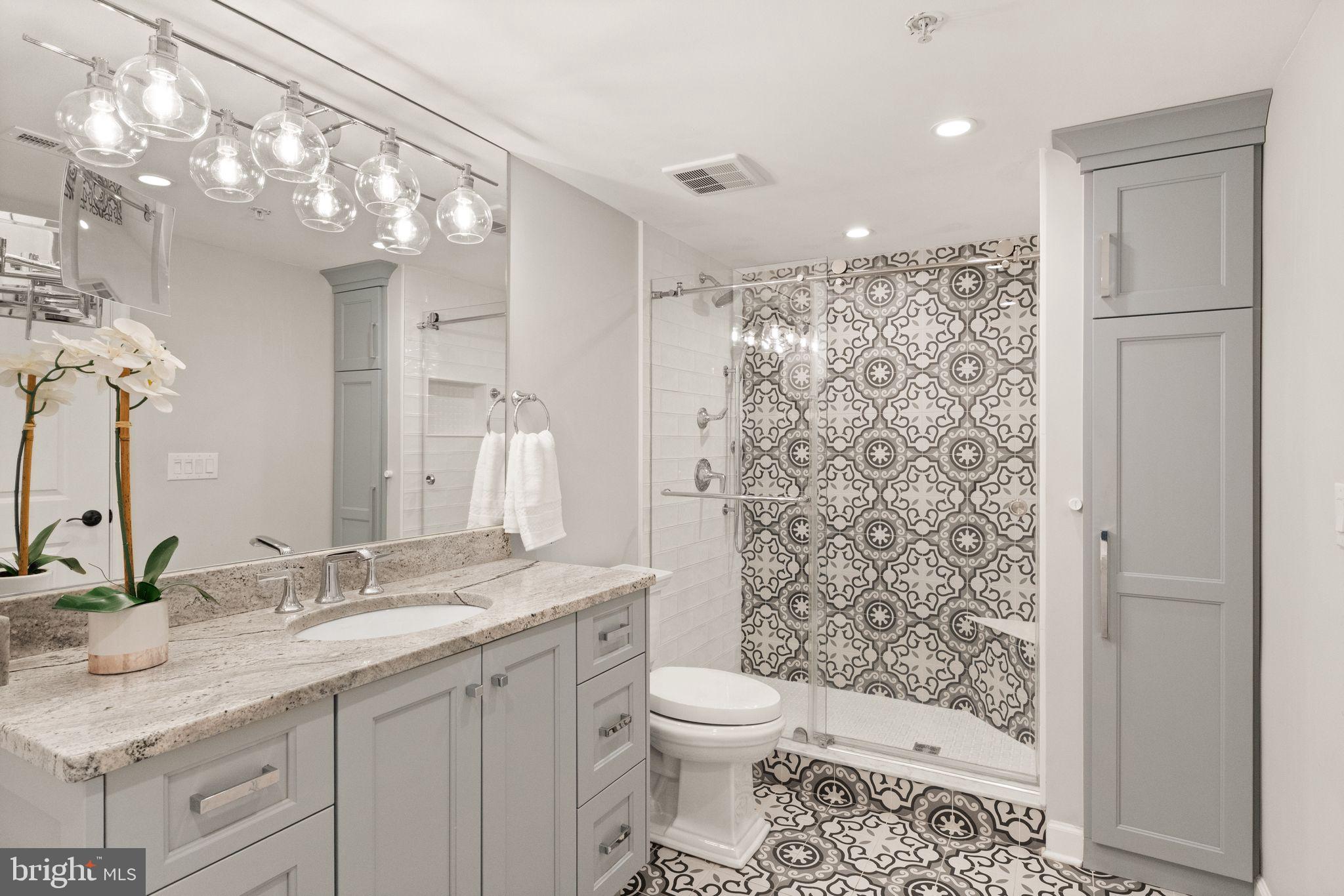 LEXINGTON SQUARE - Residential
