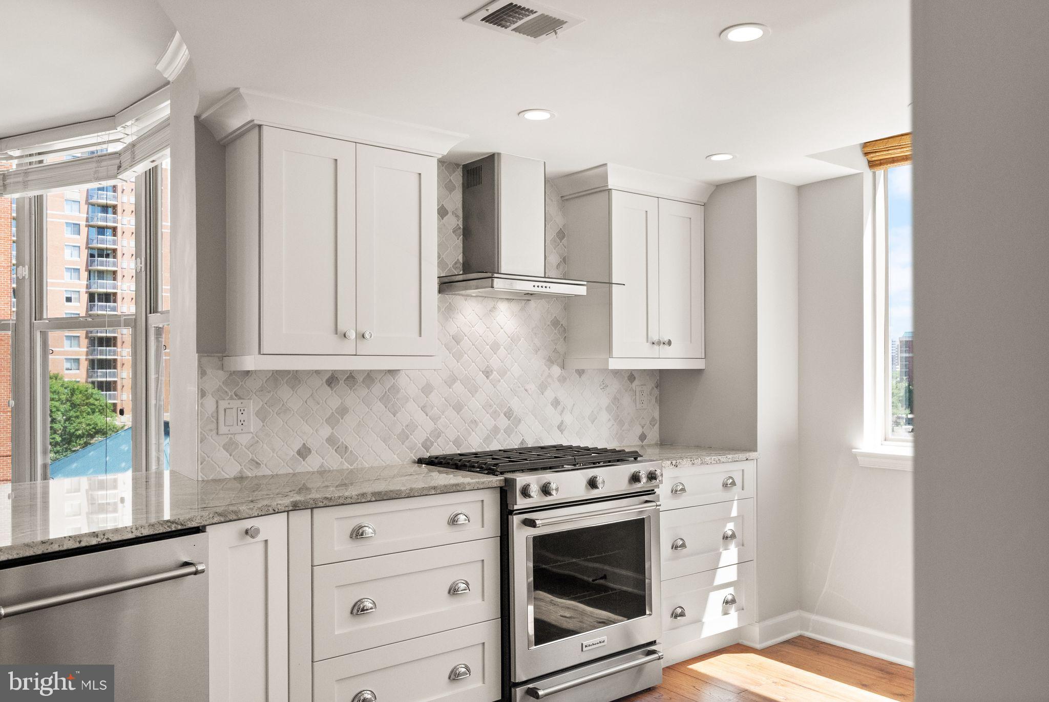 LEXINGTON SQUARE - Residential