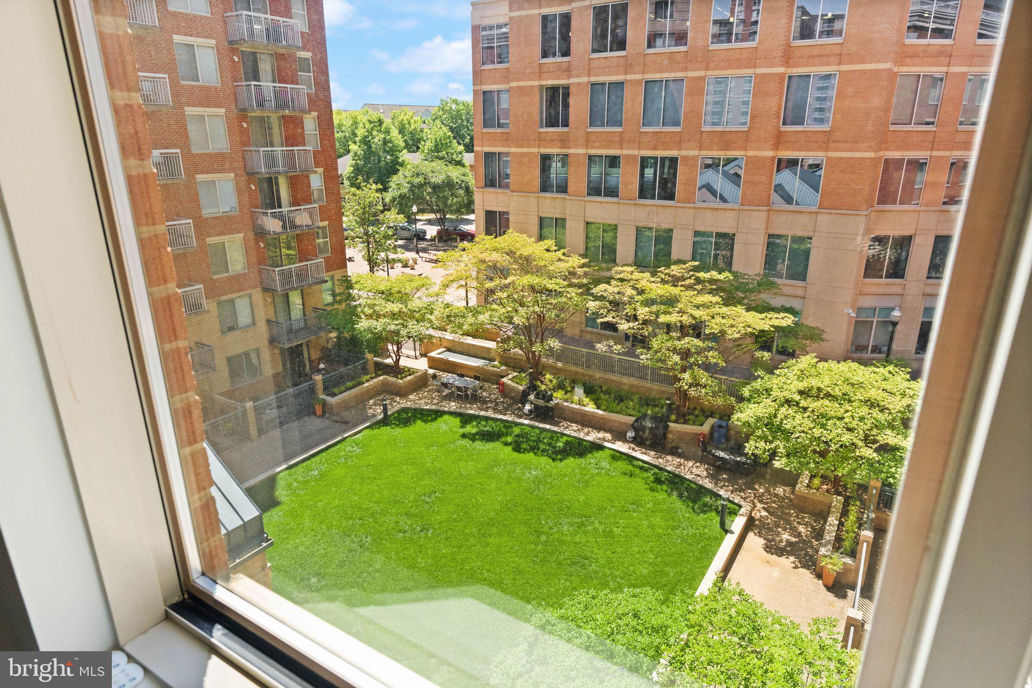 LEXINGTON SQUARE - Residential