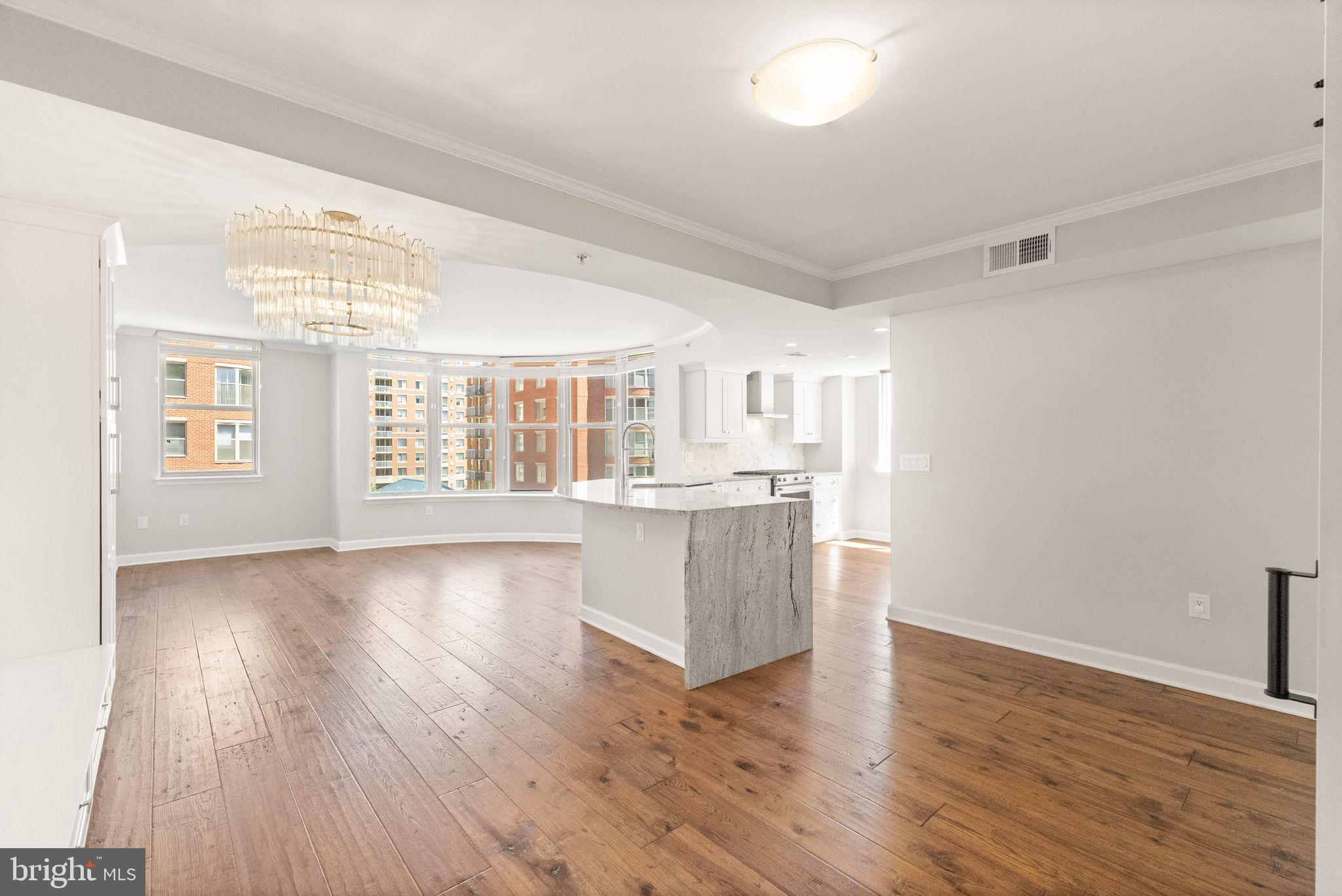 LEXINGTON SQUARE - Residential