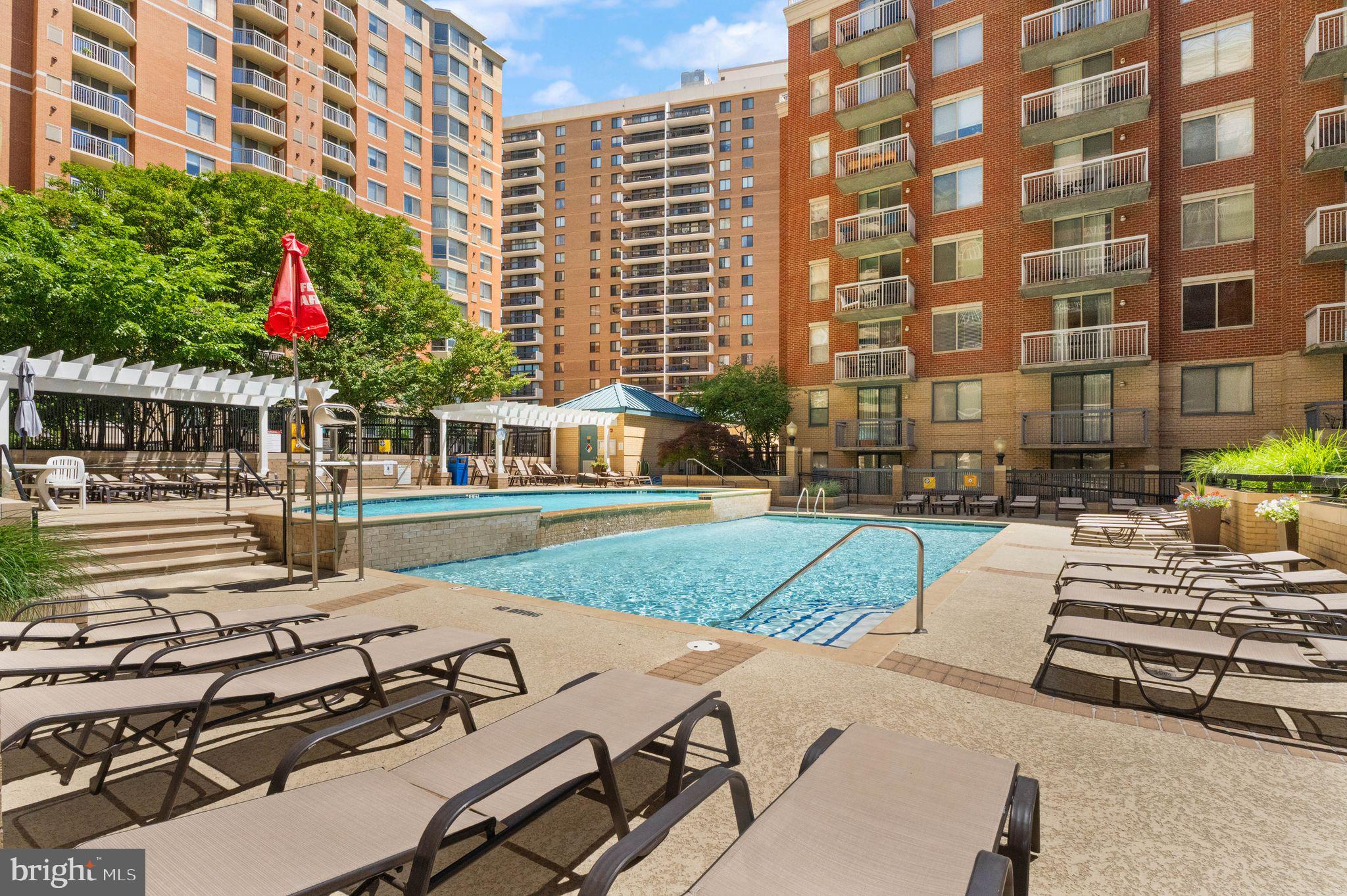LEXINGTON SQUARE - Residential