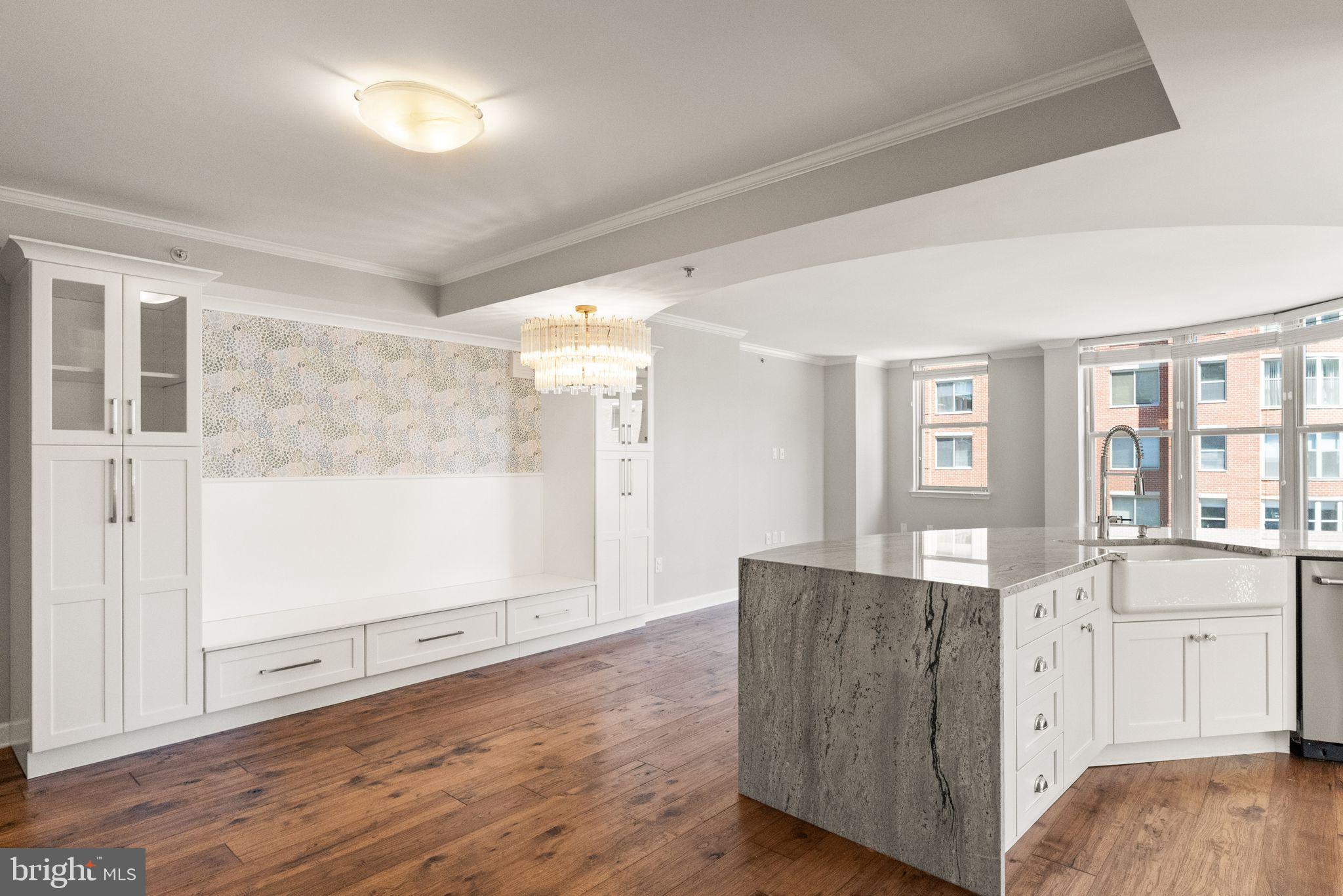LEXINGTON SQUARE - Residential