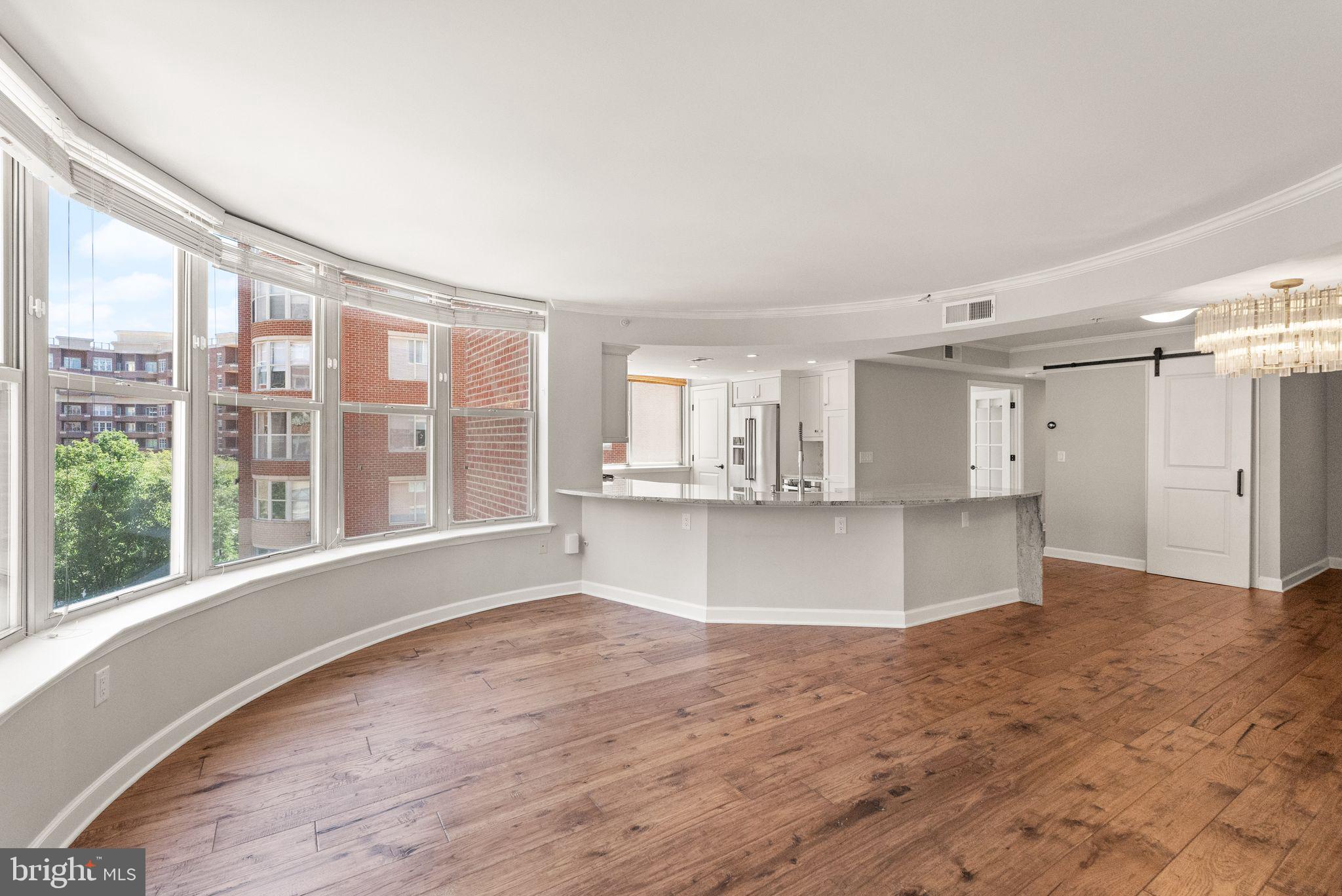 LEXINGTON SQUARE - Residential