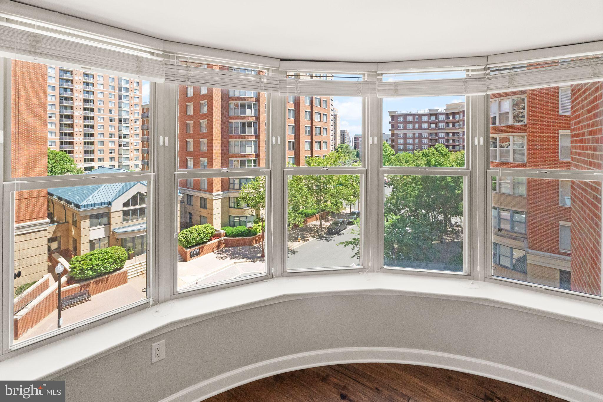 LEXINGTON SQUARE - Residential